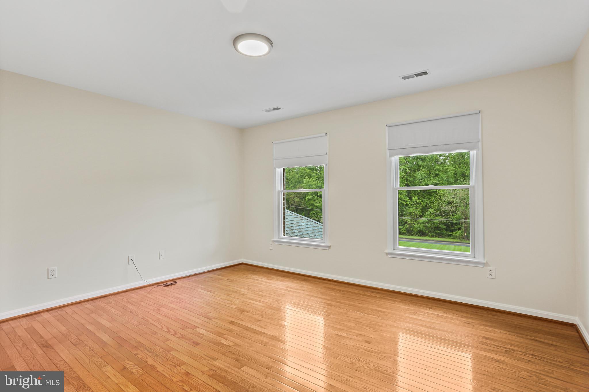 LEVEL TERRACE - Residential