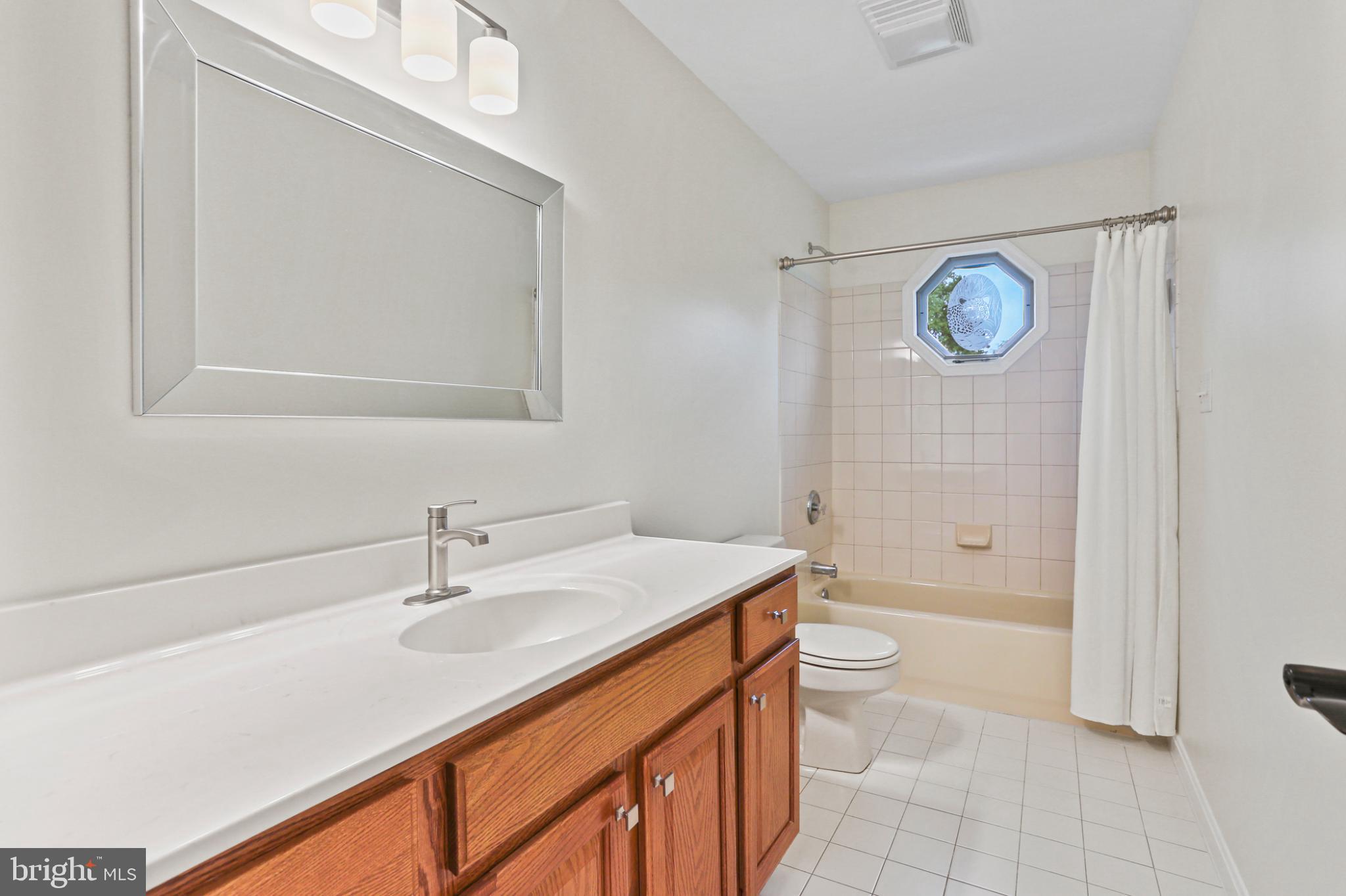 LEVEL TERRACE - Residential