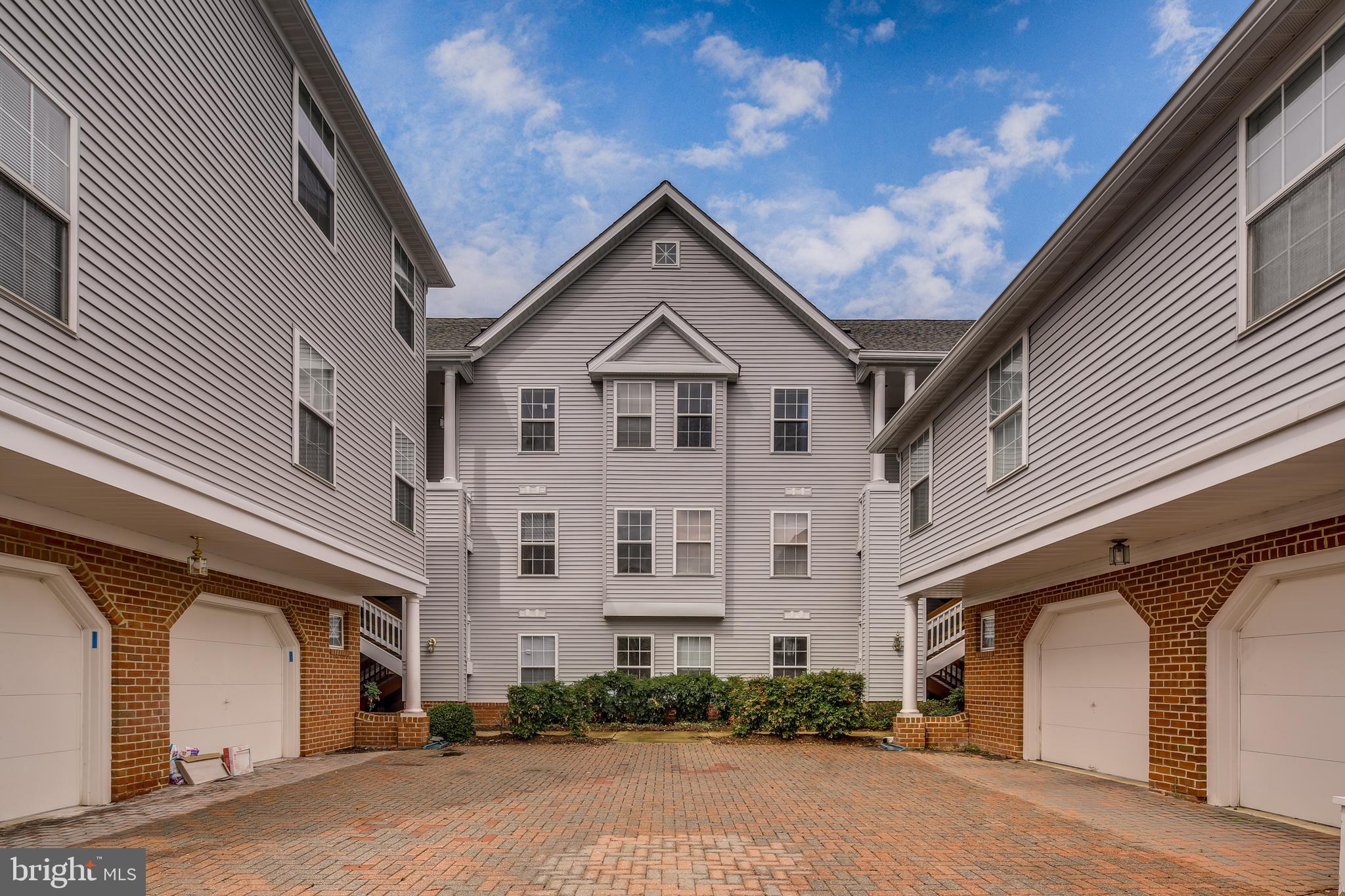 TOWN CENTER - Residential Lease