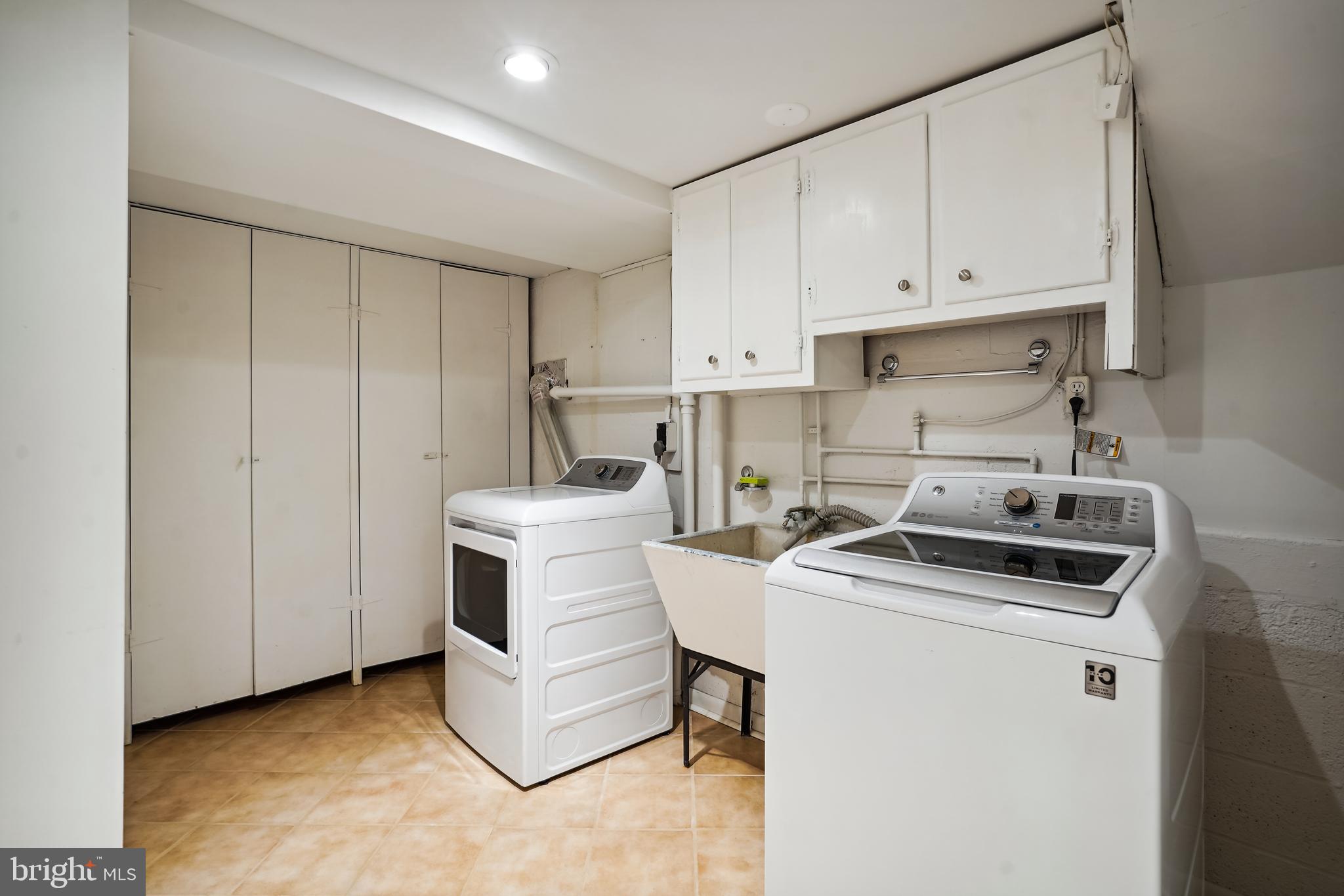 COLLINGWOOD ON THE POTOMAC - Residential