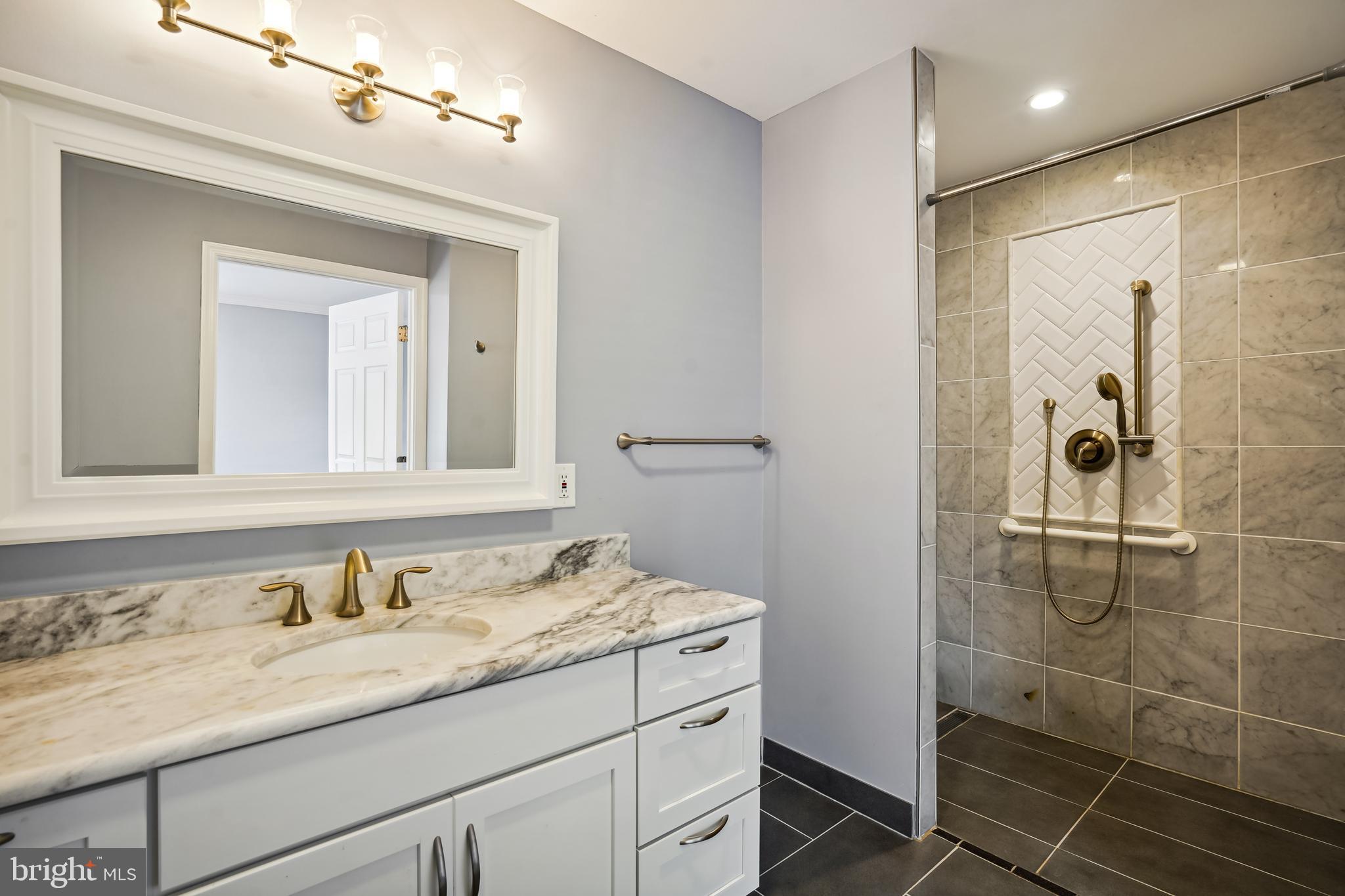 COLLINGWOOD ON THE POTOMAC - Residential