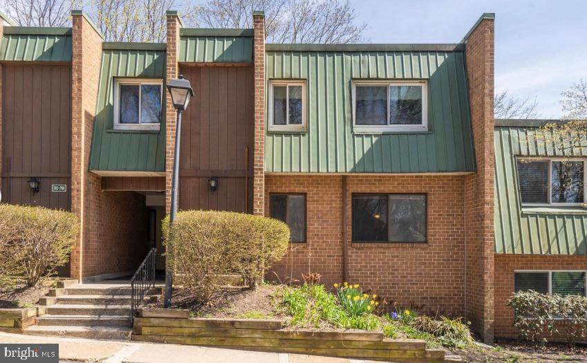 THE MEADOWS - Residential Lease