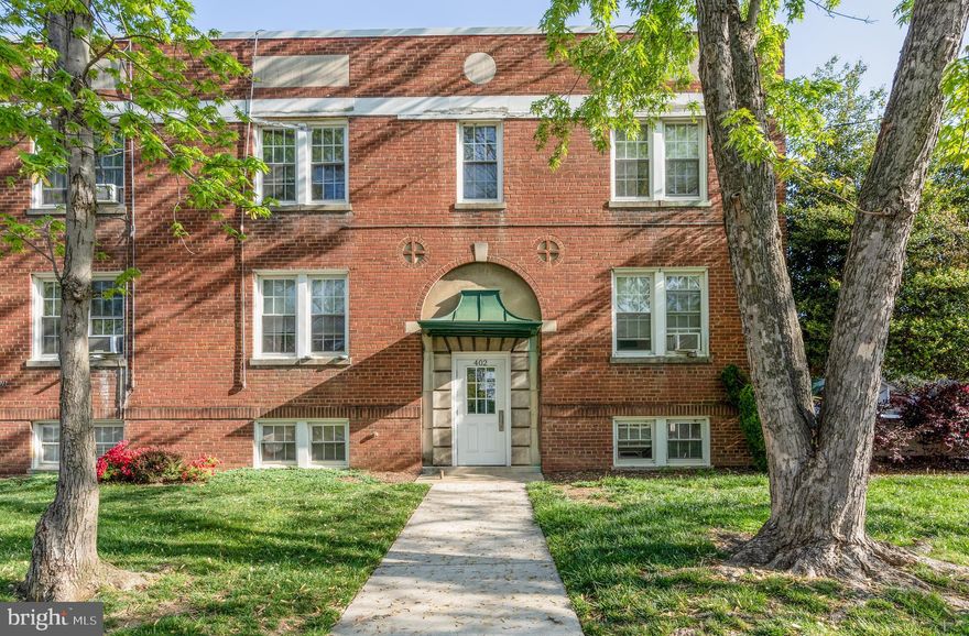 This first floor 1 bedroom, 1 bath apartment is located less than 1/4 mile from Braddock Rd Metro and all Del Ray attractions! Features include refinished hardwood floors, 706 square feet, separate dining area, kitchen with new floors and counters, rear enclosed porch, pet friendly! Laundry room in building. Available NOW!