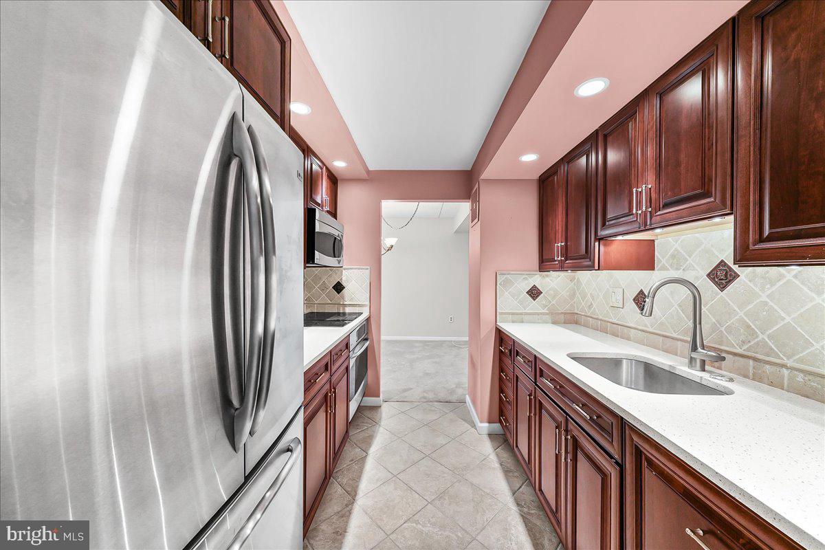 800 AVONDALE ROAD 3K