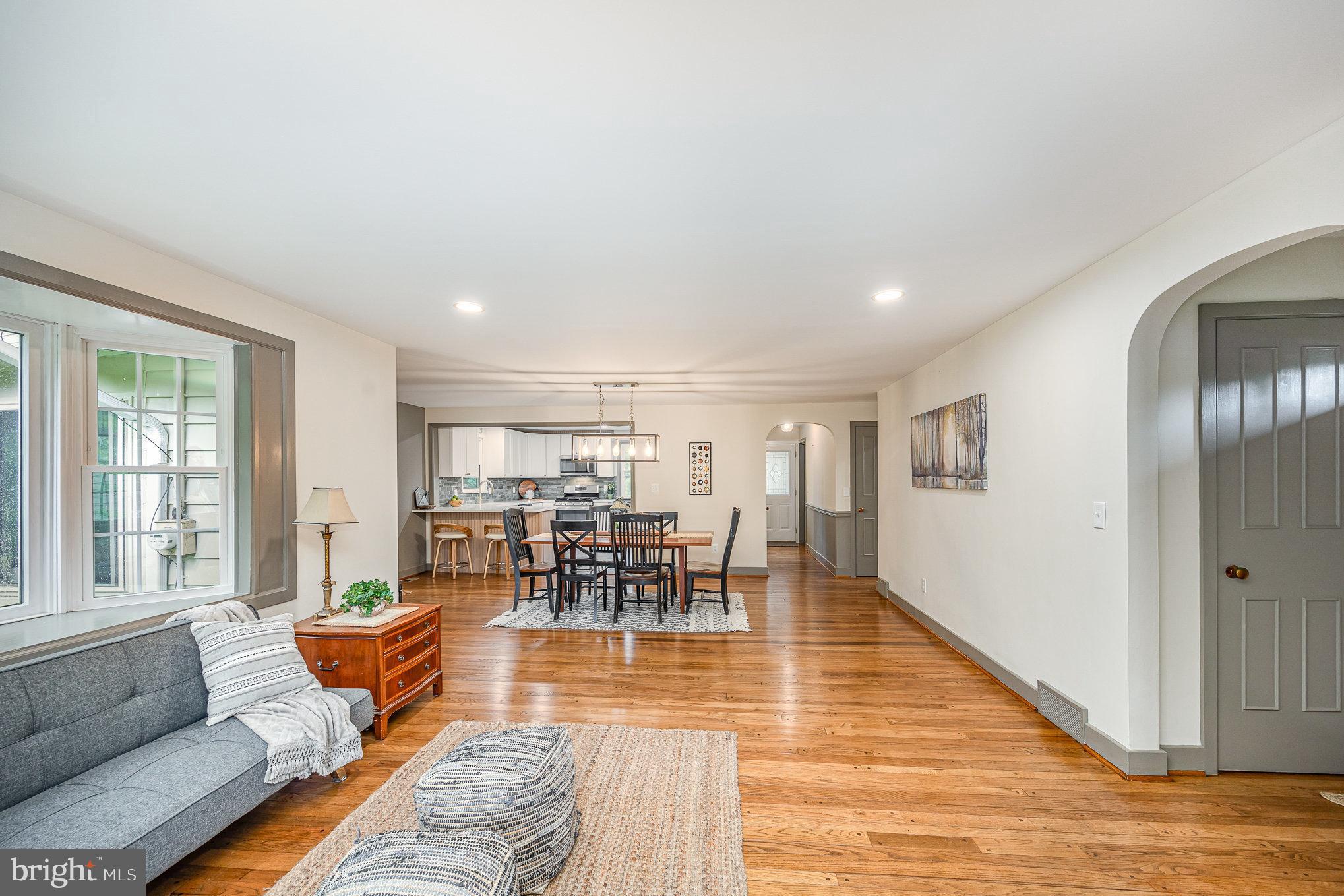 COUNTRY CLUB HILLS - Residential