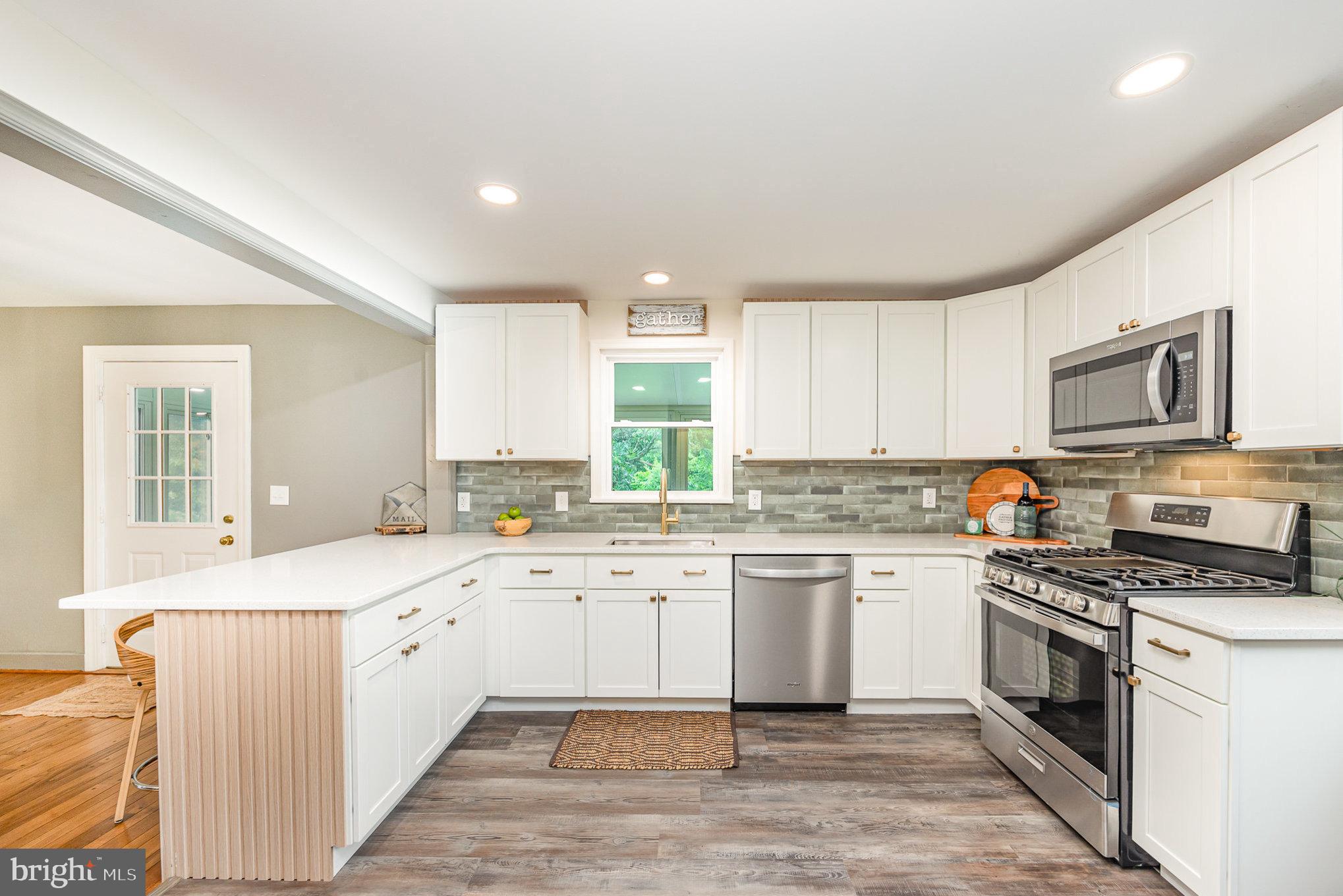 COUNTRY CLUB HILLS - Residential