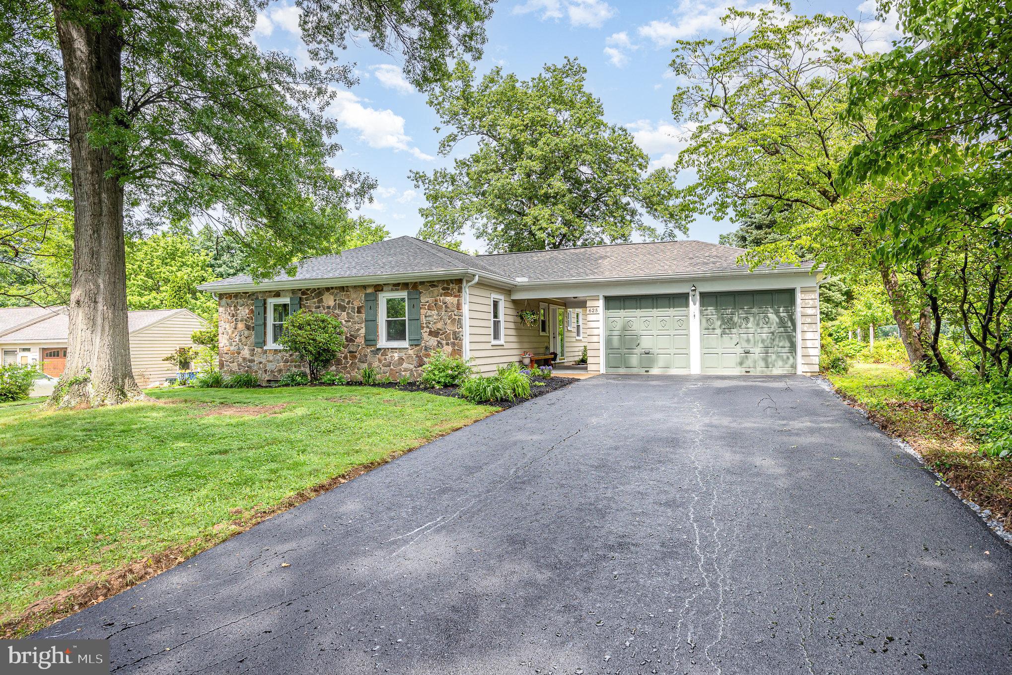 COUNTRY CLUB HILLS - Residential