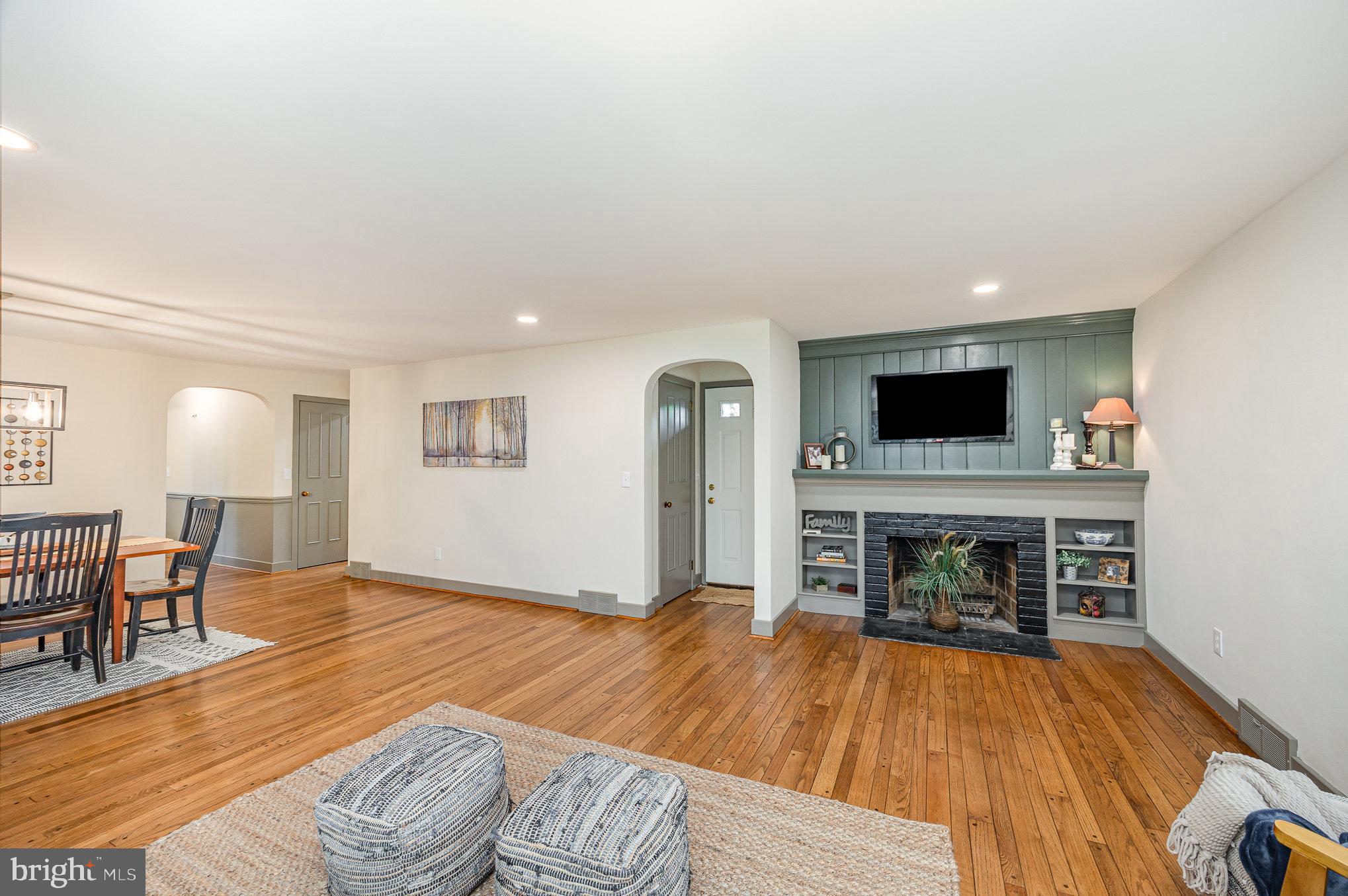 COUNTRY CLUB HILLS - Residential