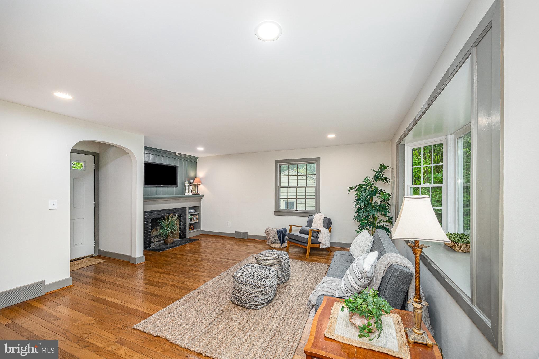COUNTRY CLUB HILLS - Residential