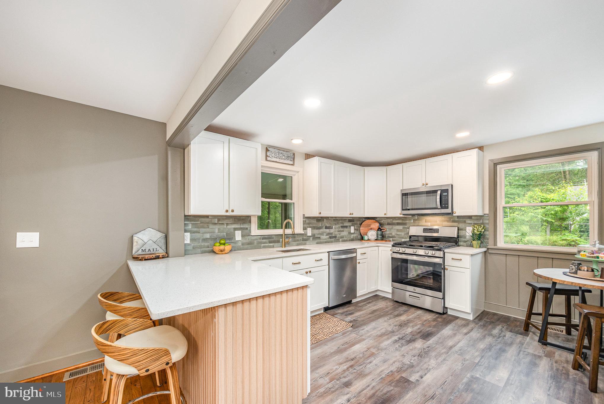 COUNTRY CLUB HILLS - Residential