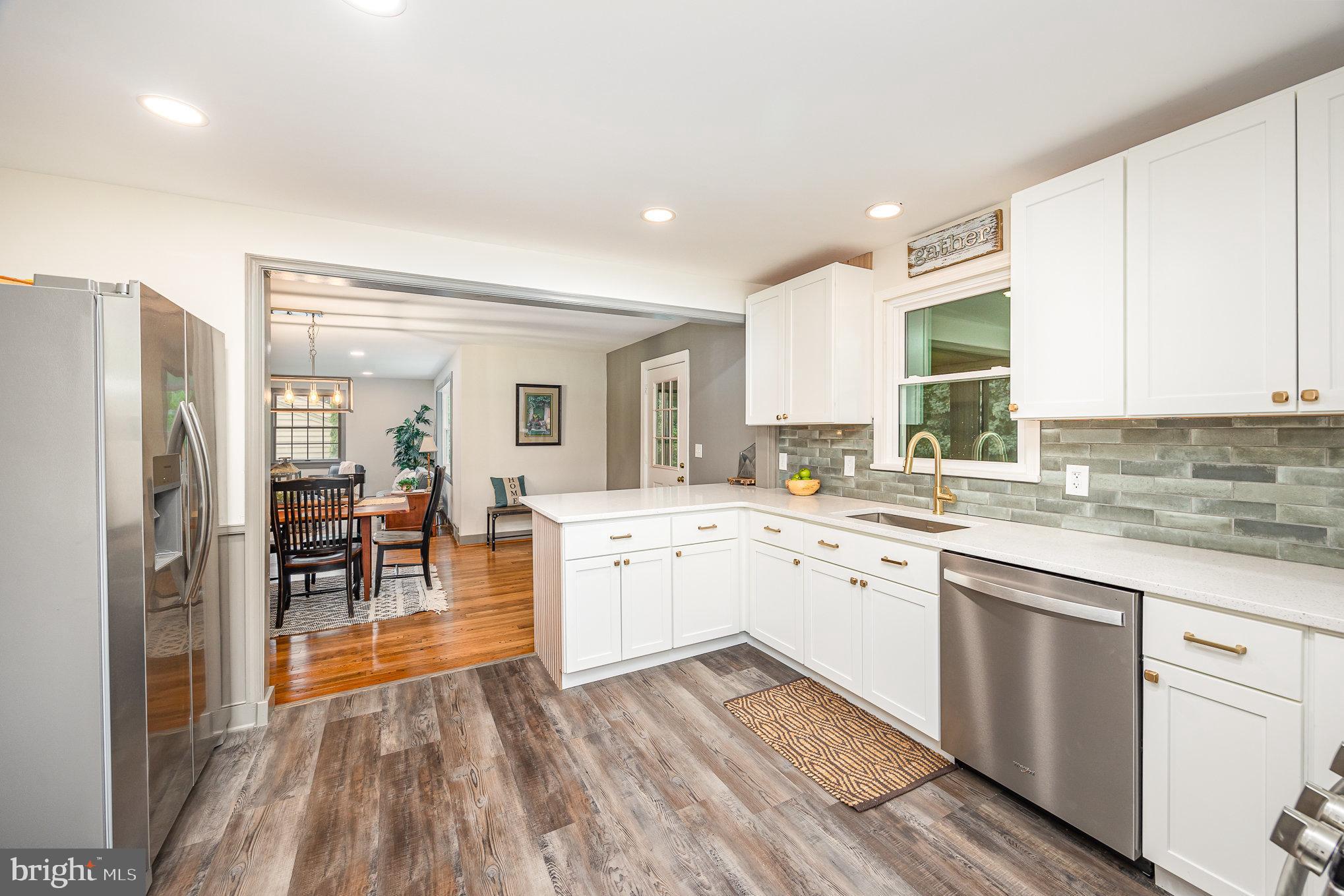 COUNTRY CLUB HILLS - Residential