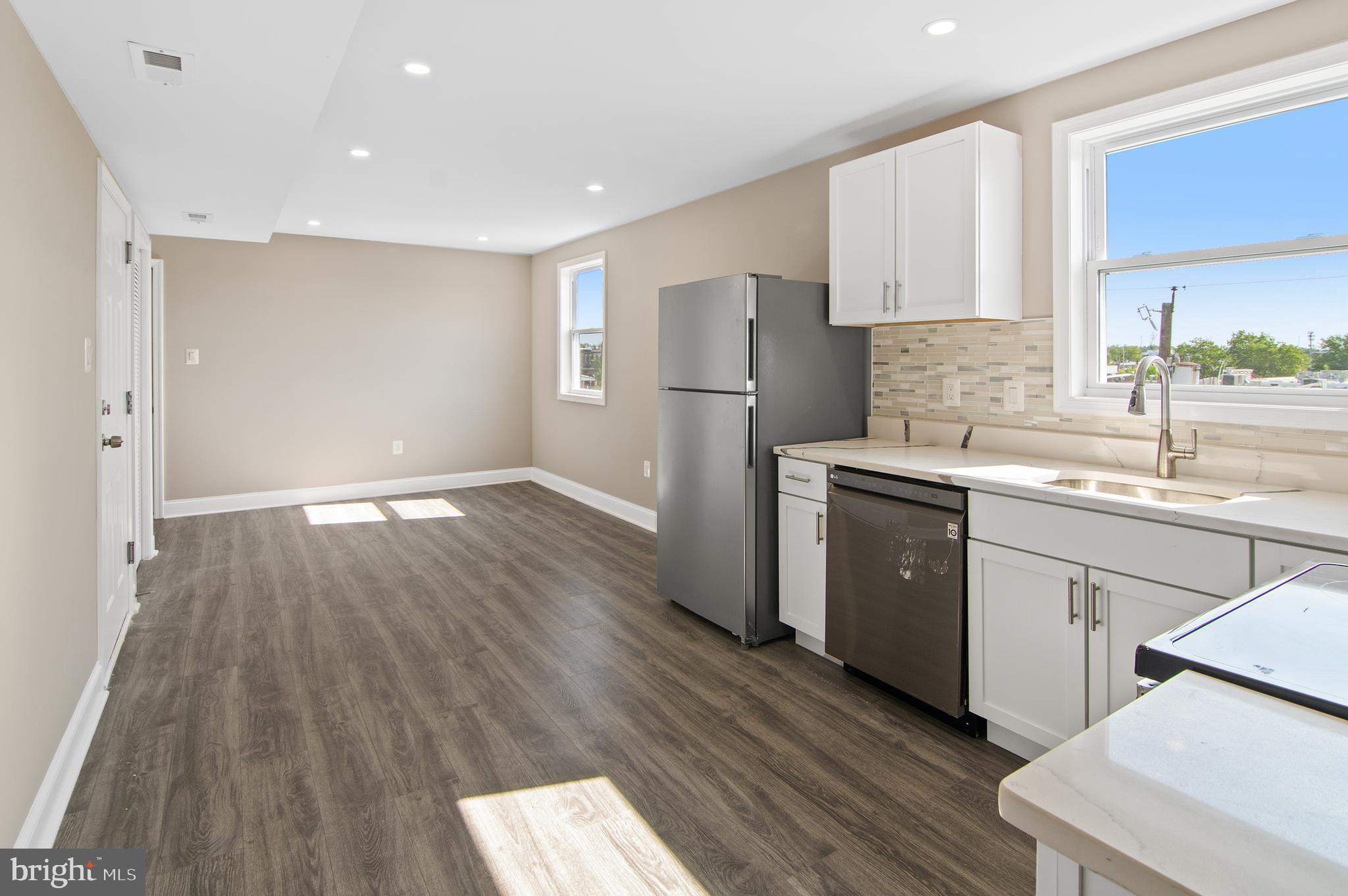 ELLWOOD PARK - Residential Lease