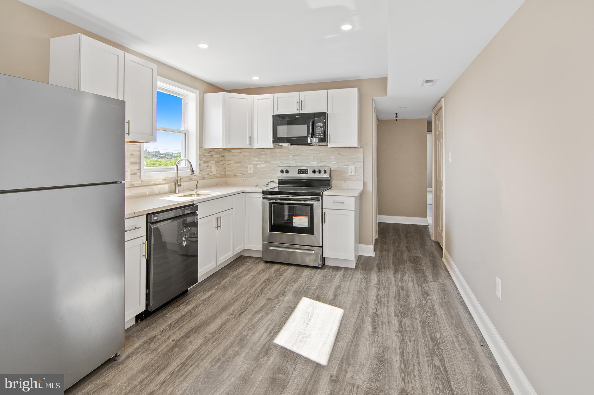 ELLWOOD PARK - Residential Lease