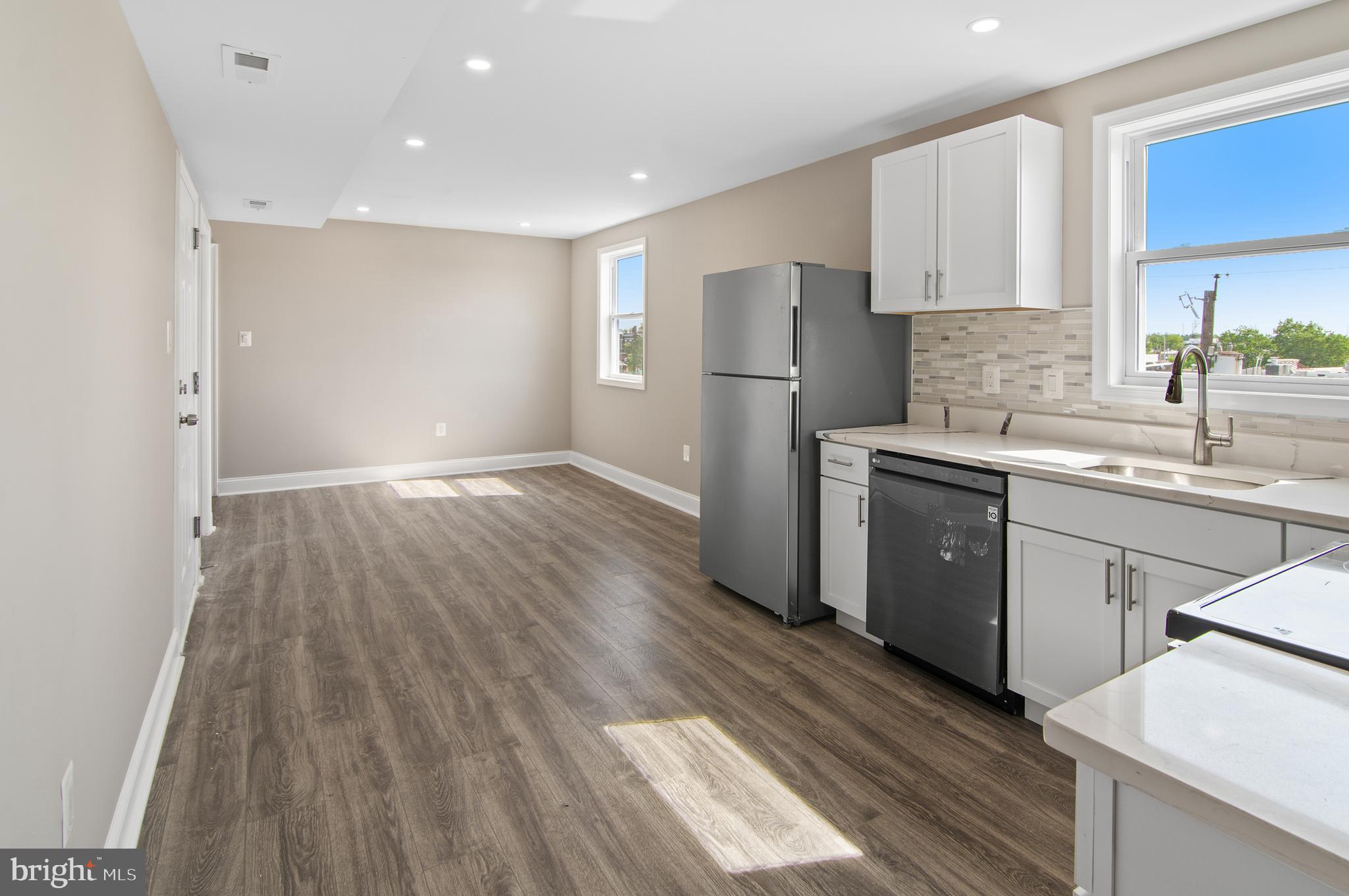 ELLWOOD PARK - Residential Lease