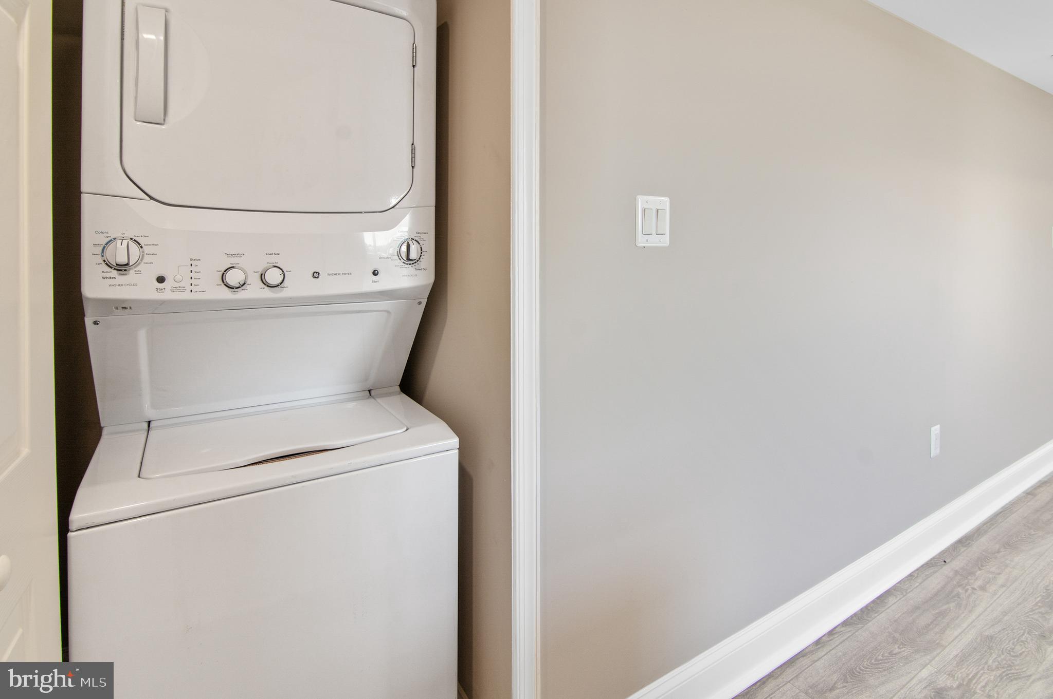 ELLWOOD PARK - Residential Lease