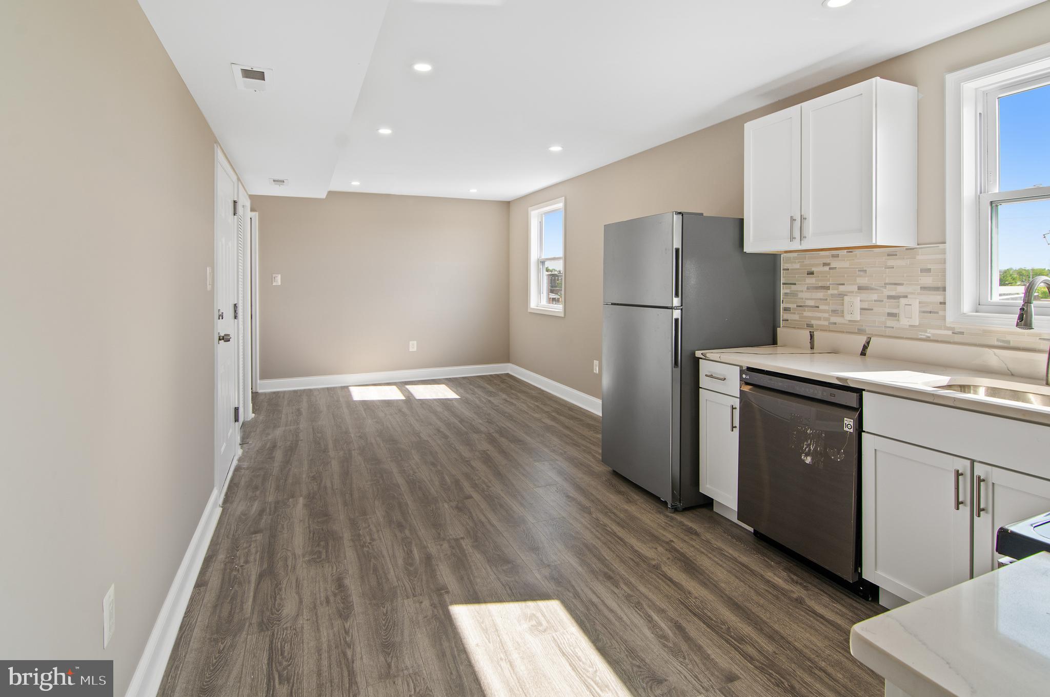 ELLWOOD PARK - Residential Lease