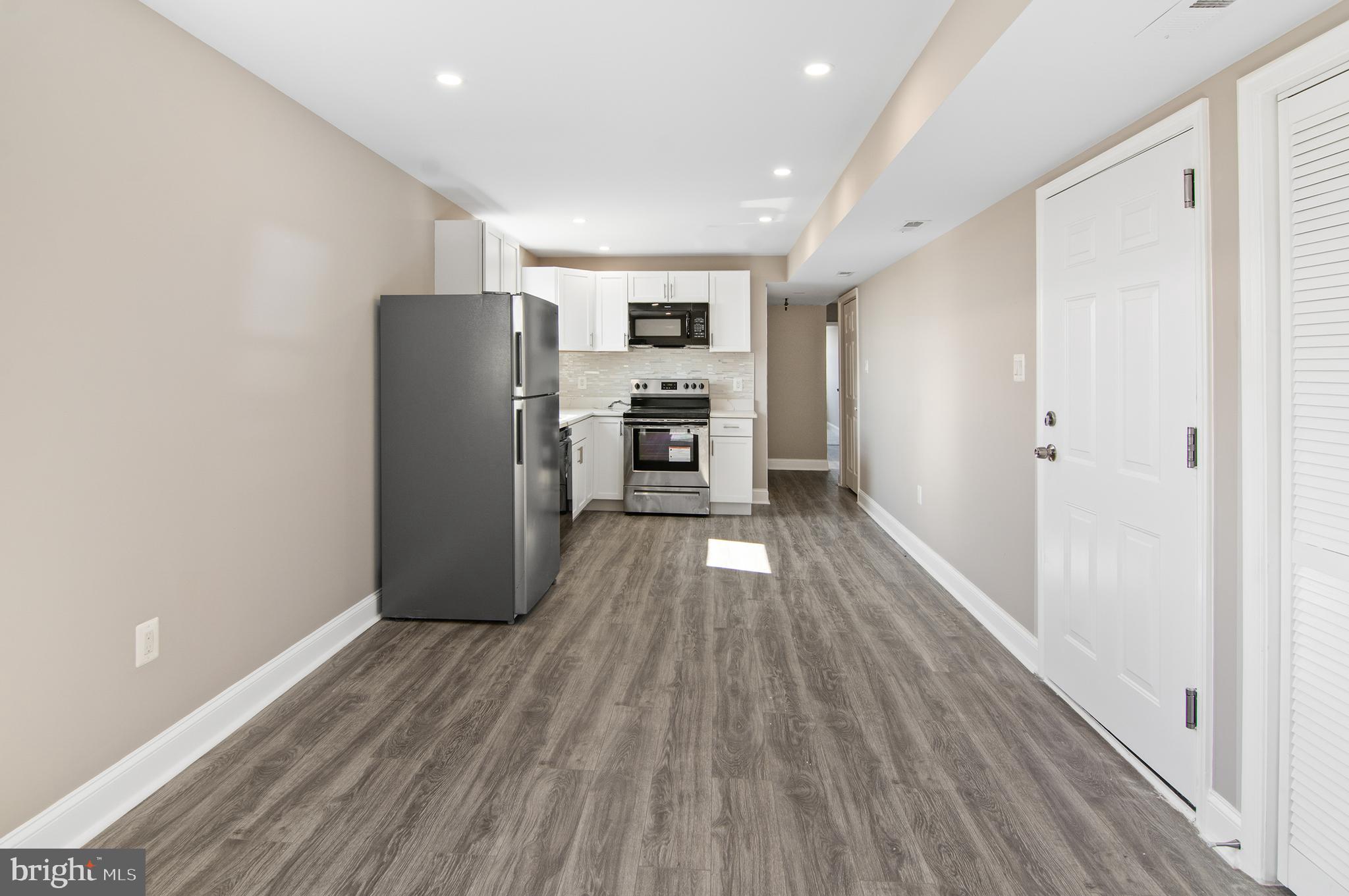 ELLWOOD PARK - Residential Lease