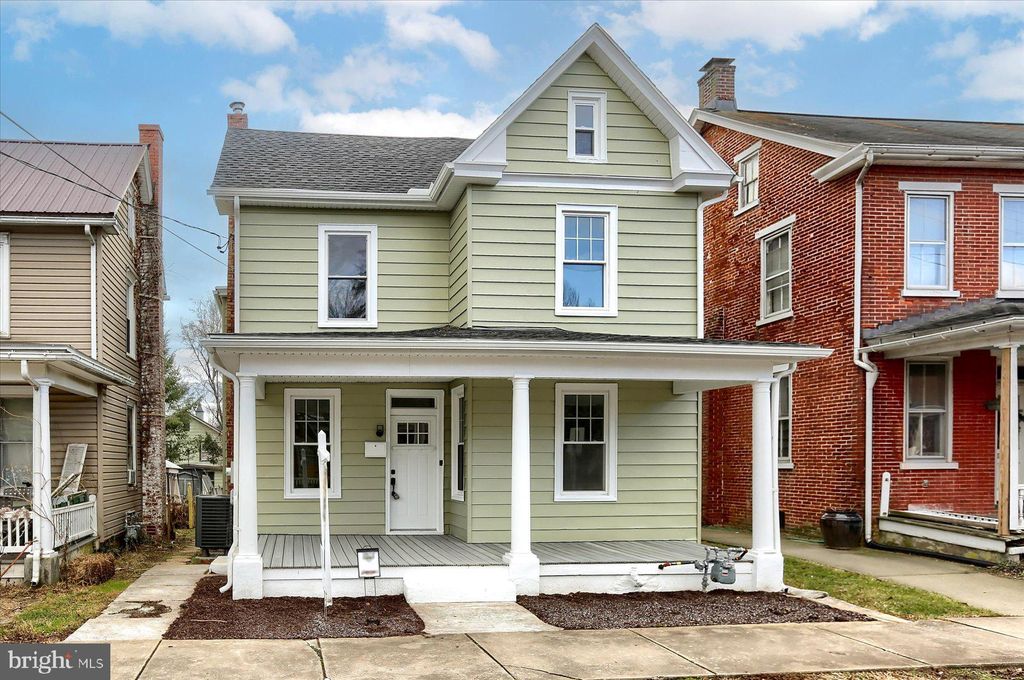 Photo of 58 E Lincoln Avenue, Lititz, PA 17543 (MLS # PALA2044998)