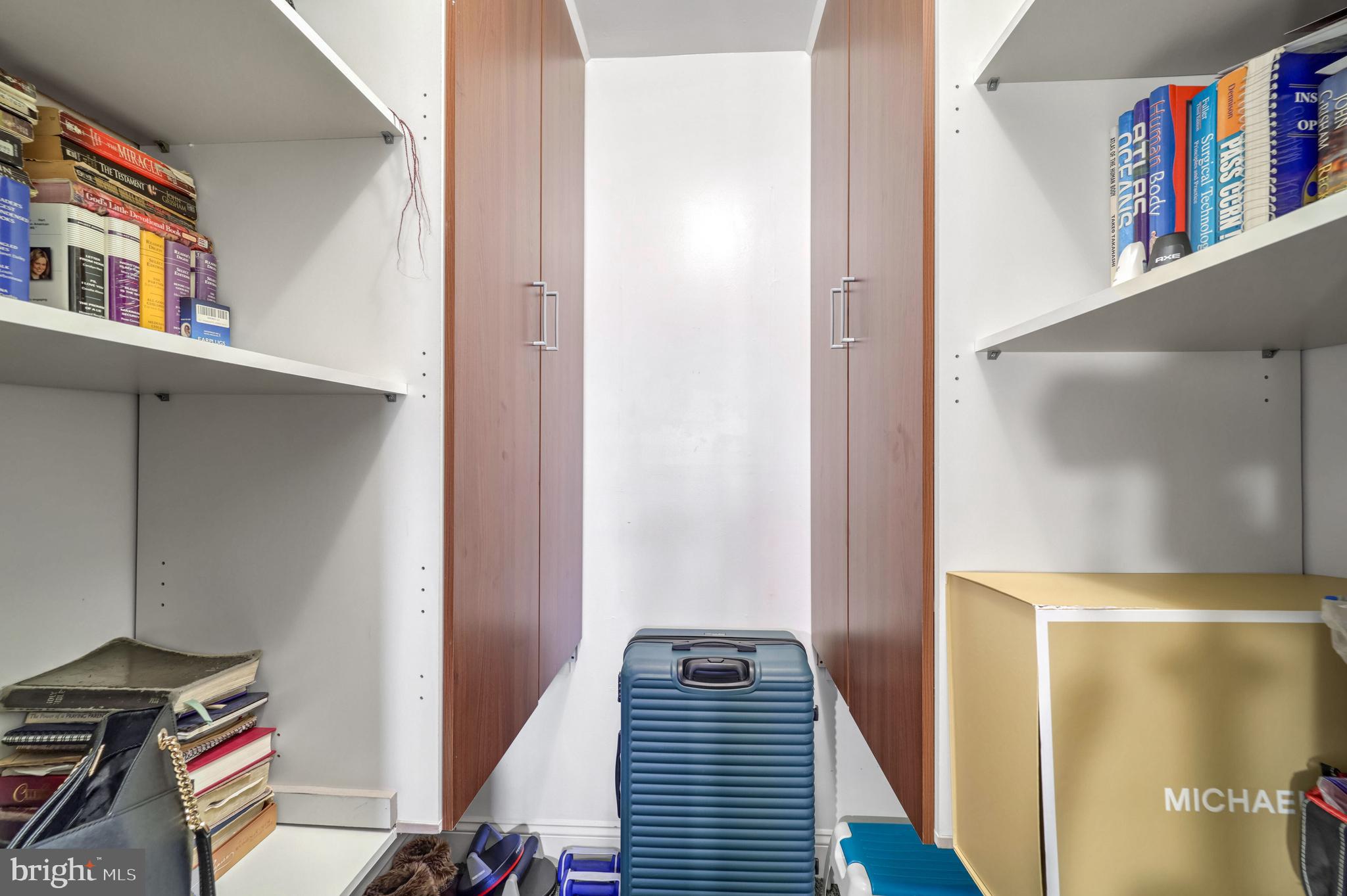 CHERRY GLEN CONDOS - Residential