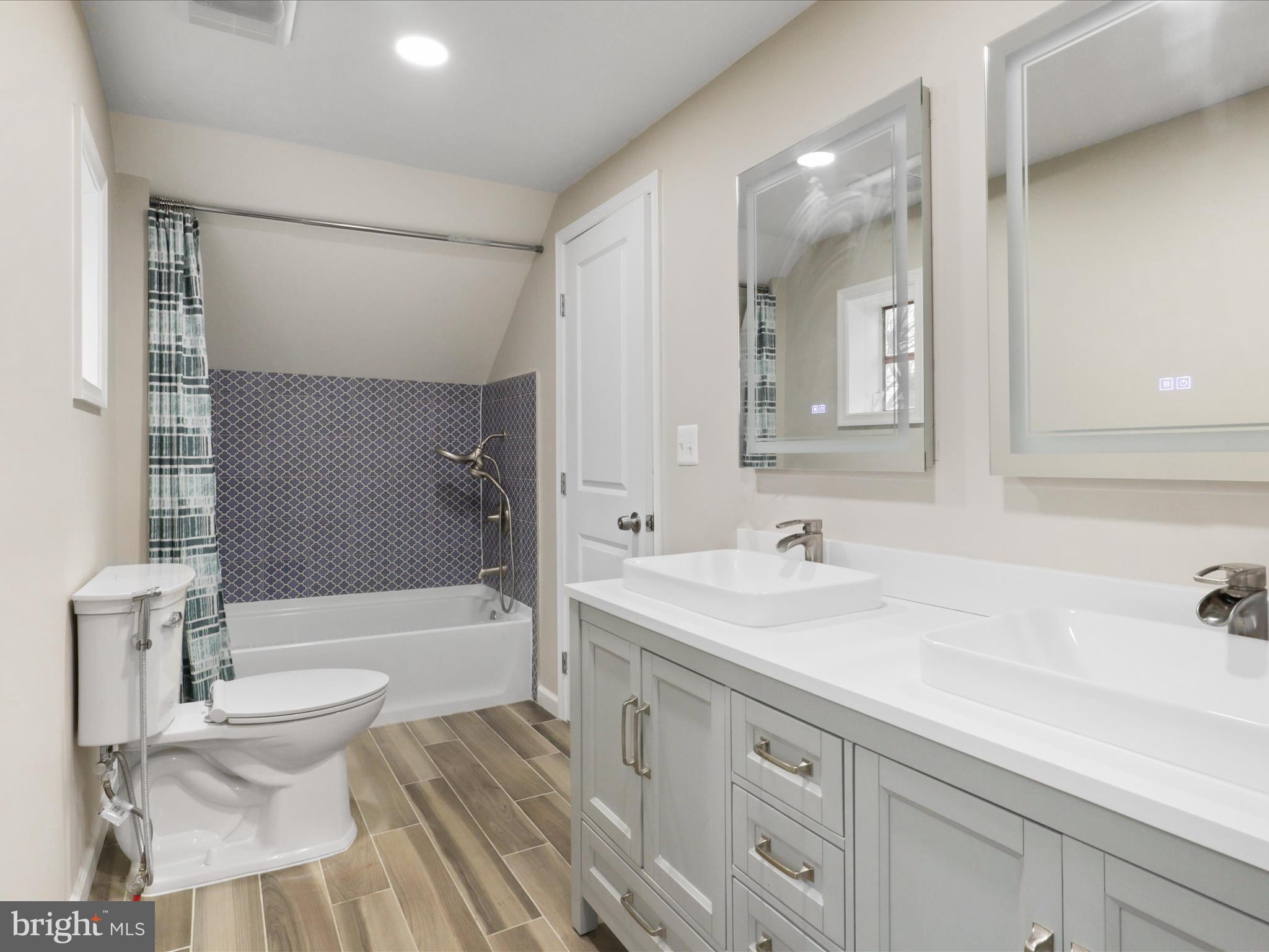 LEESBURG - Residential