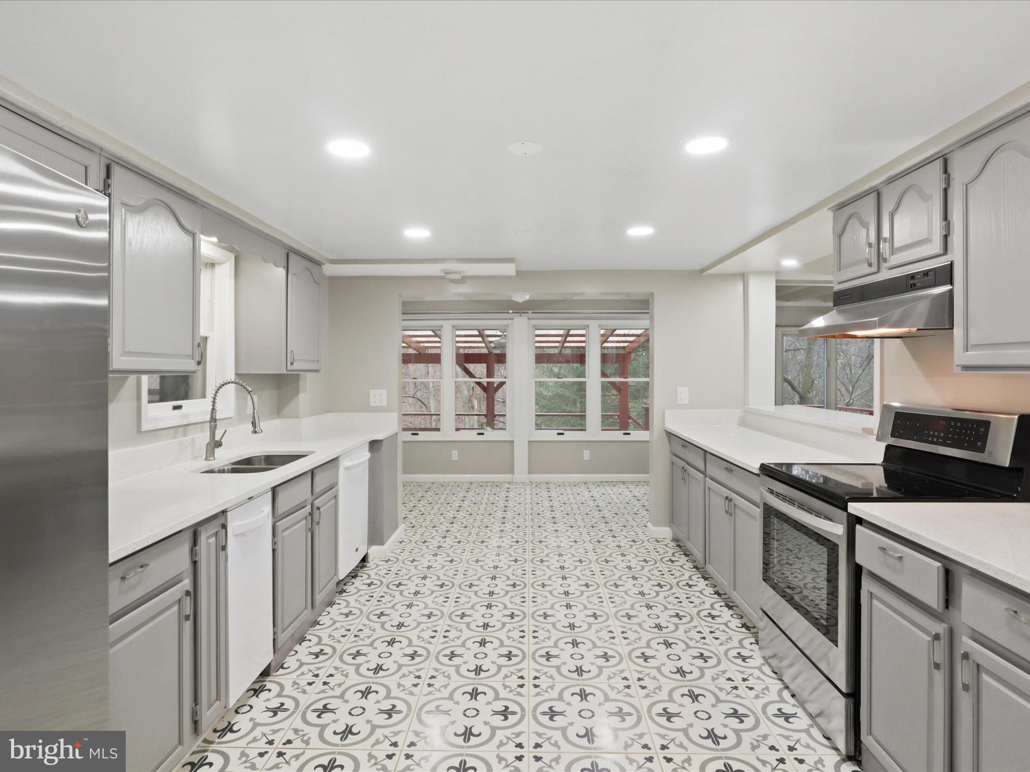 LEESBURG - Residential