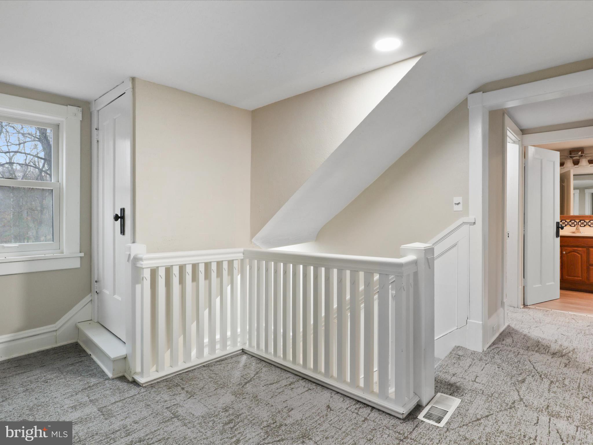 LEESBURG - Residential