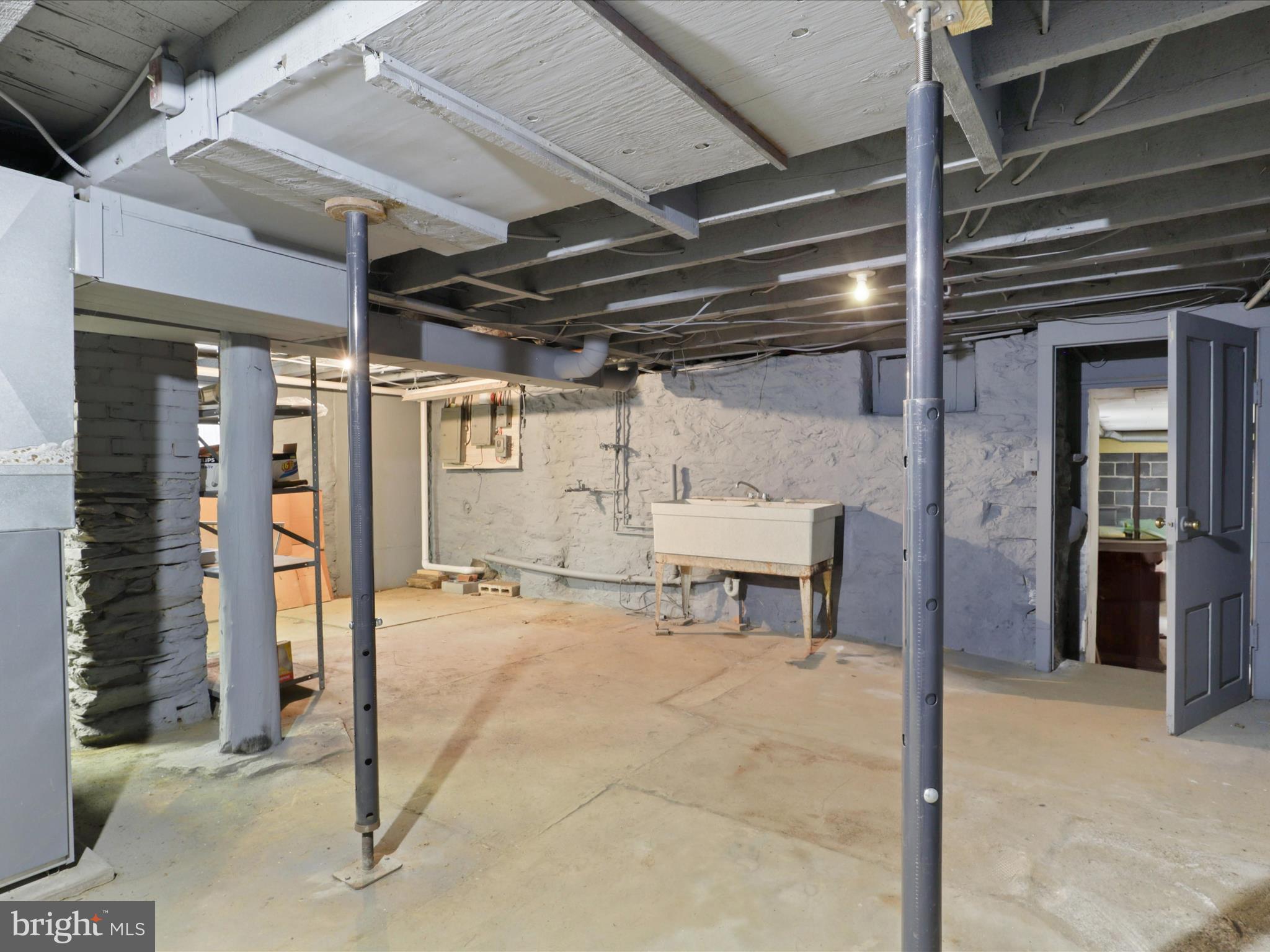 LEESBURG - Residential