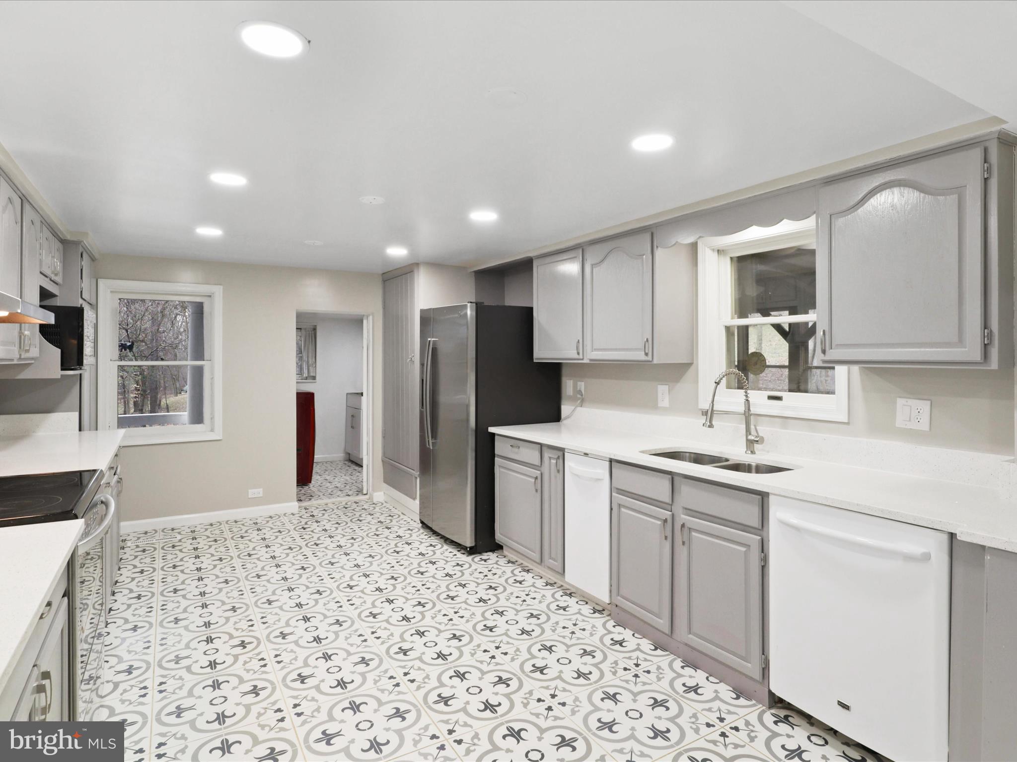 LEESBURG - Residential