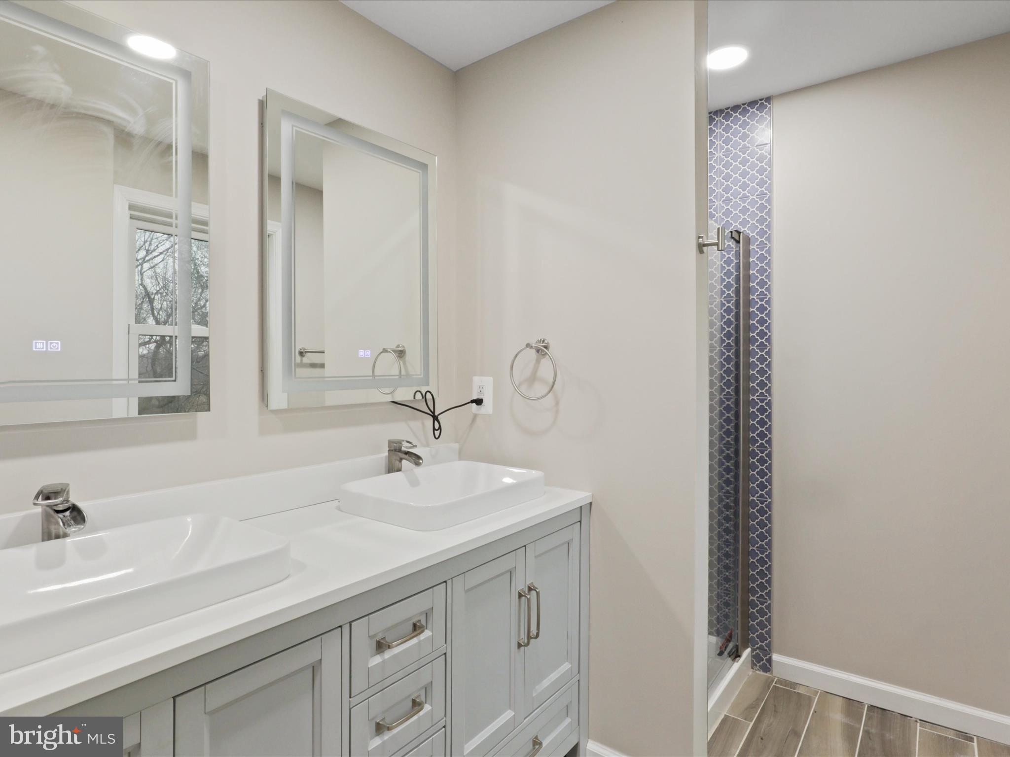 LEESBURG - Residential