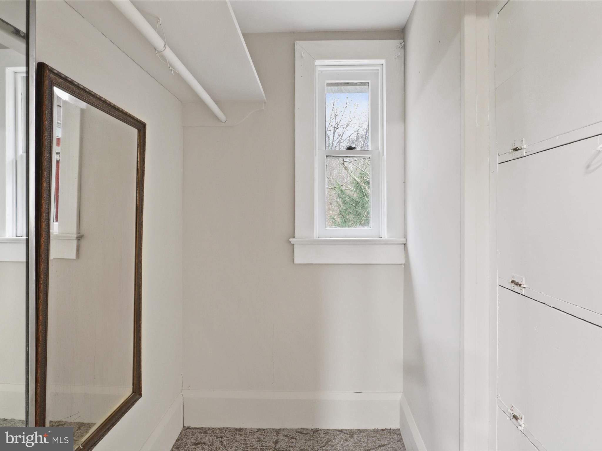 LEESBURG - Residential