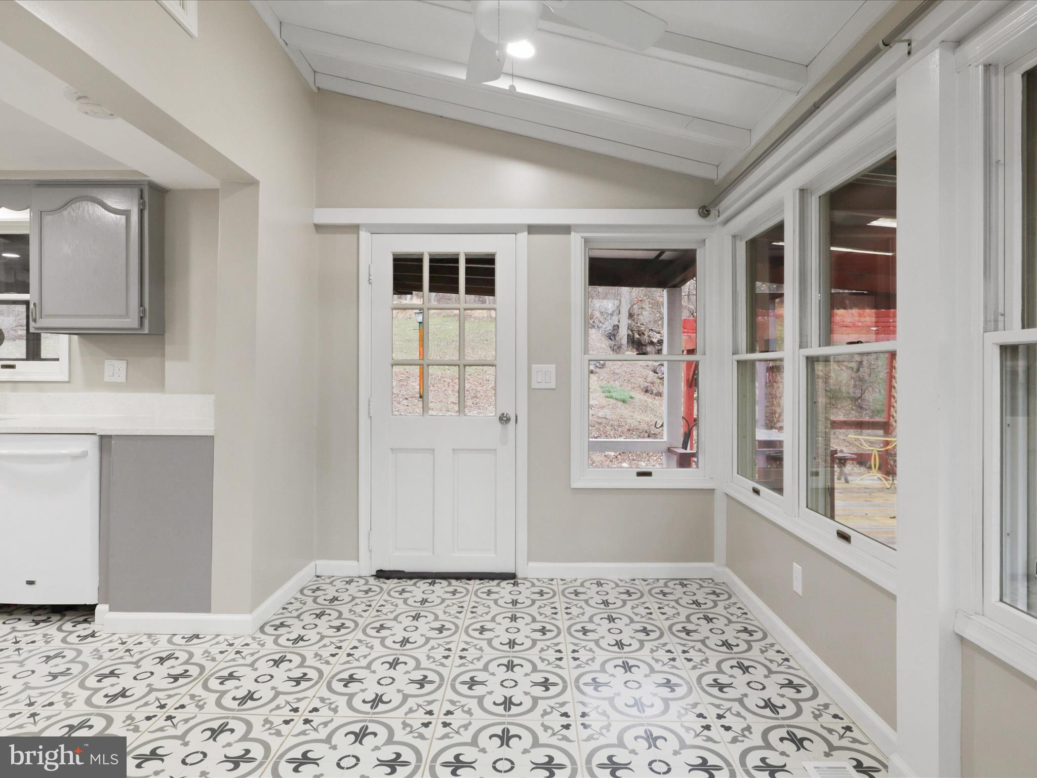 LEESBURG - Residential