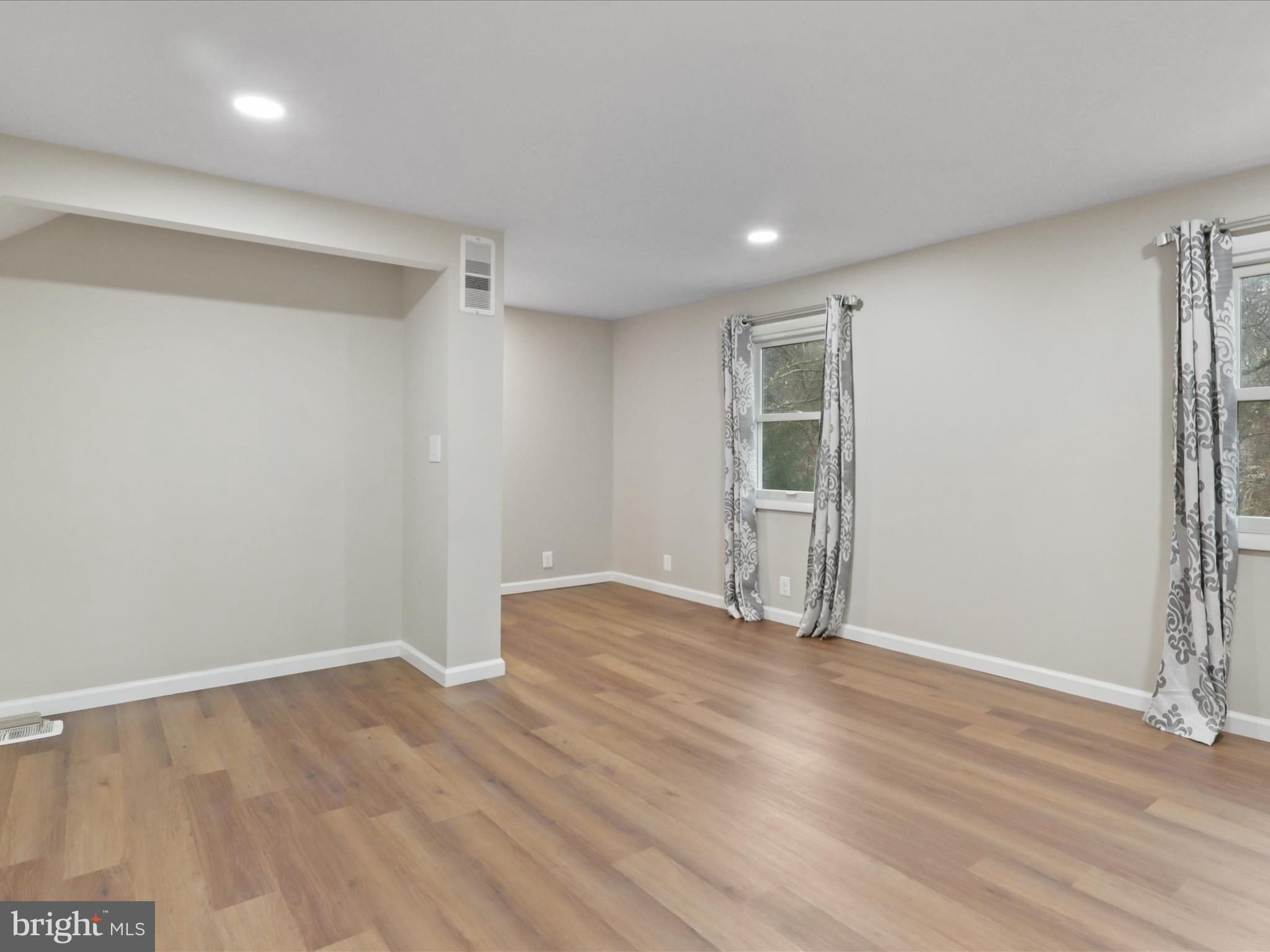 LEESBURG - Residential