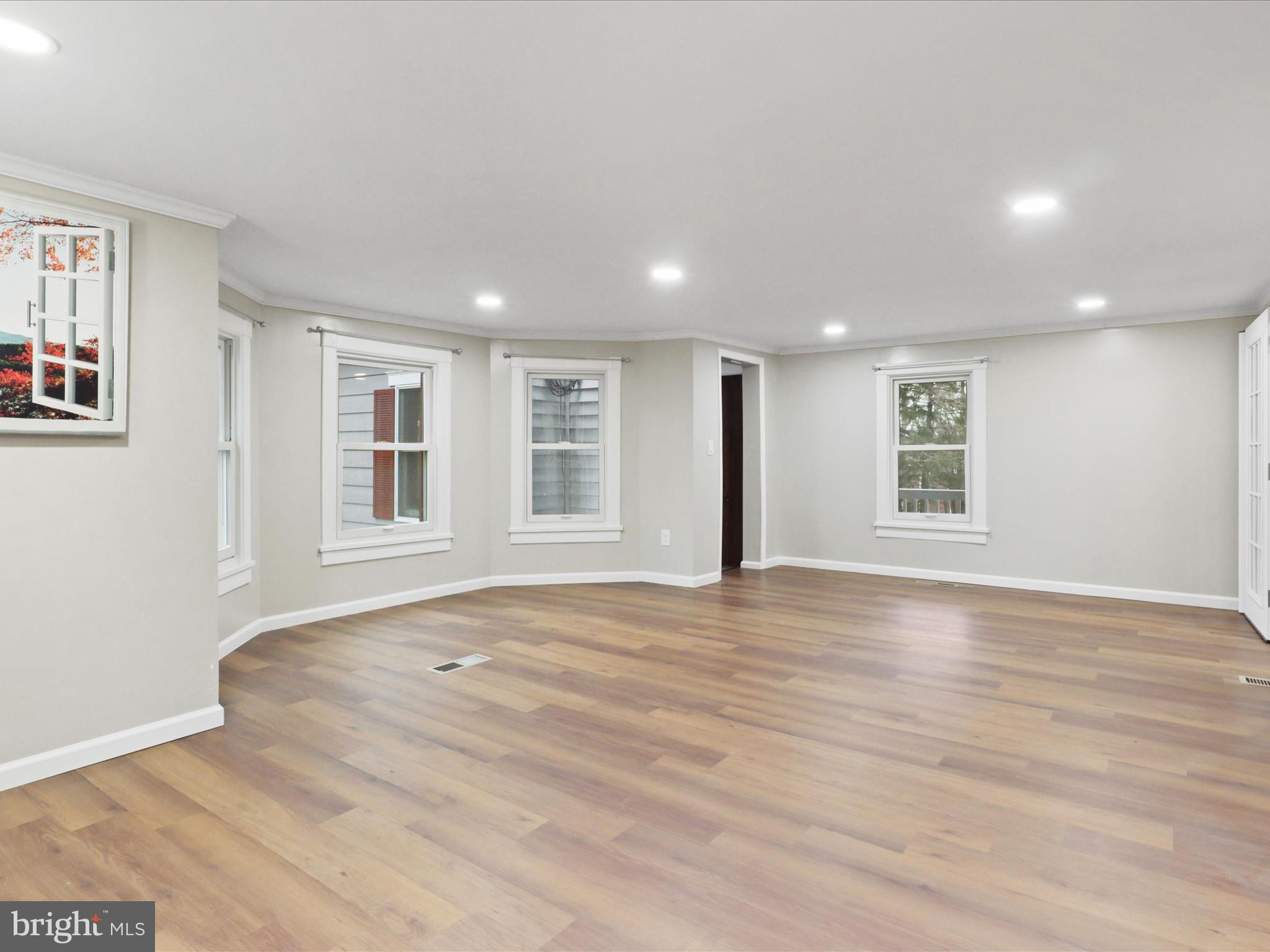 LEESBURG - Residential