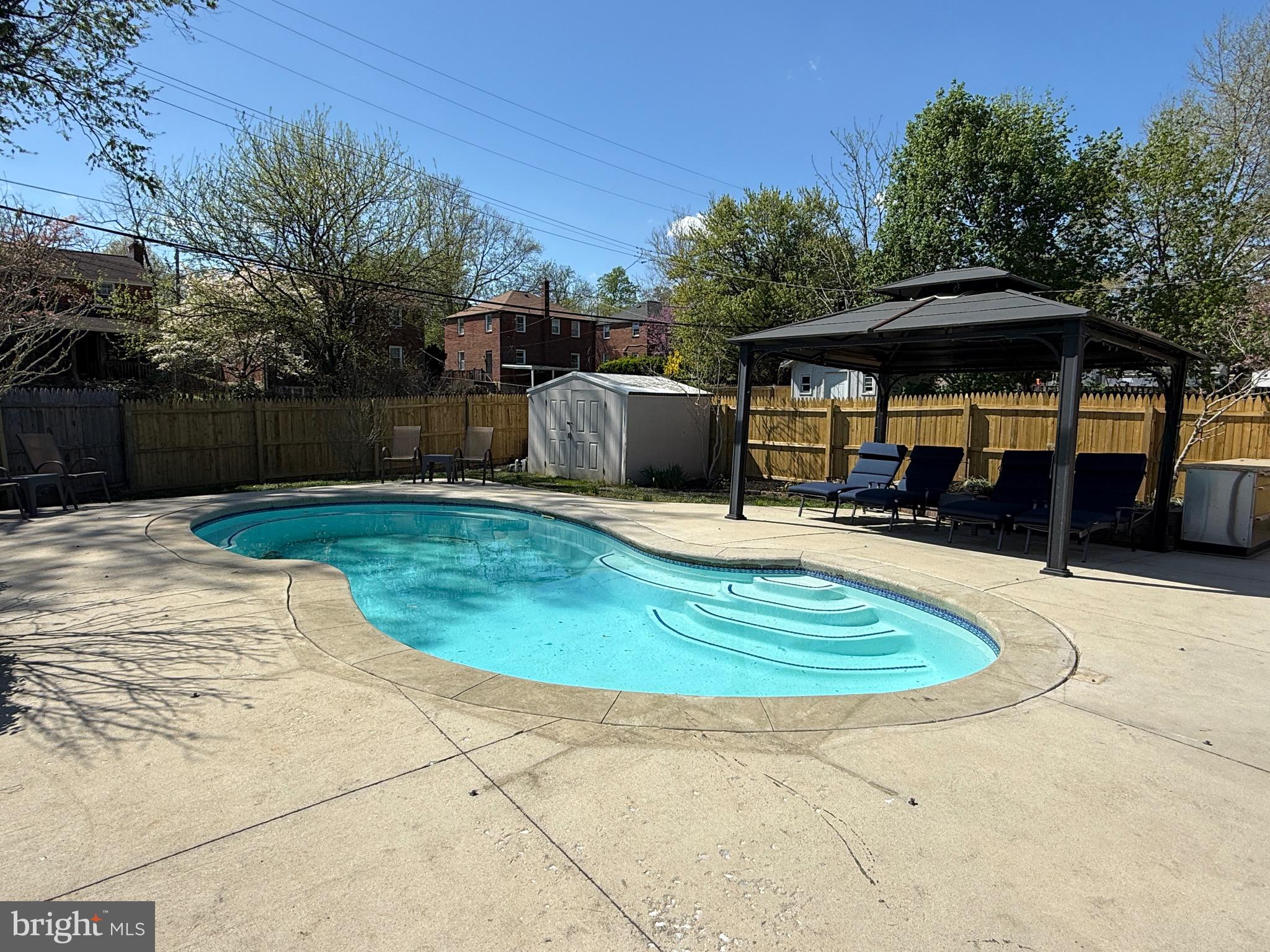 WILLIAMSBURG - Residential