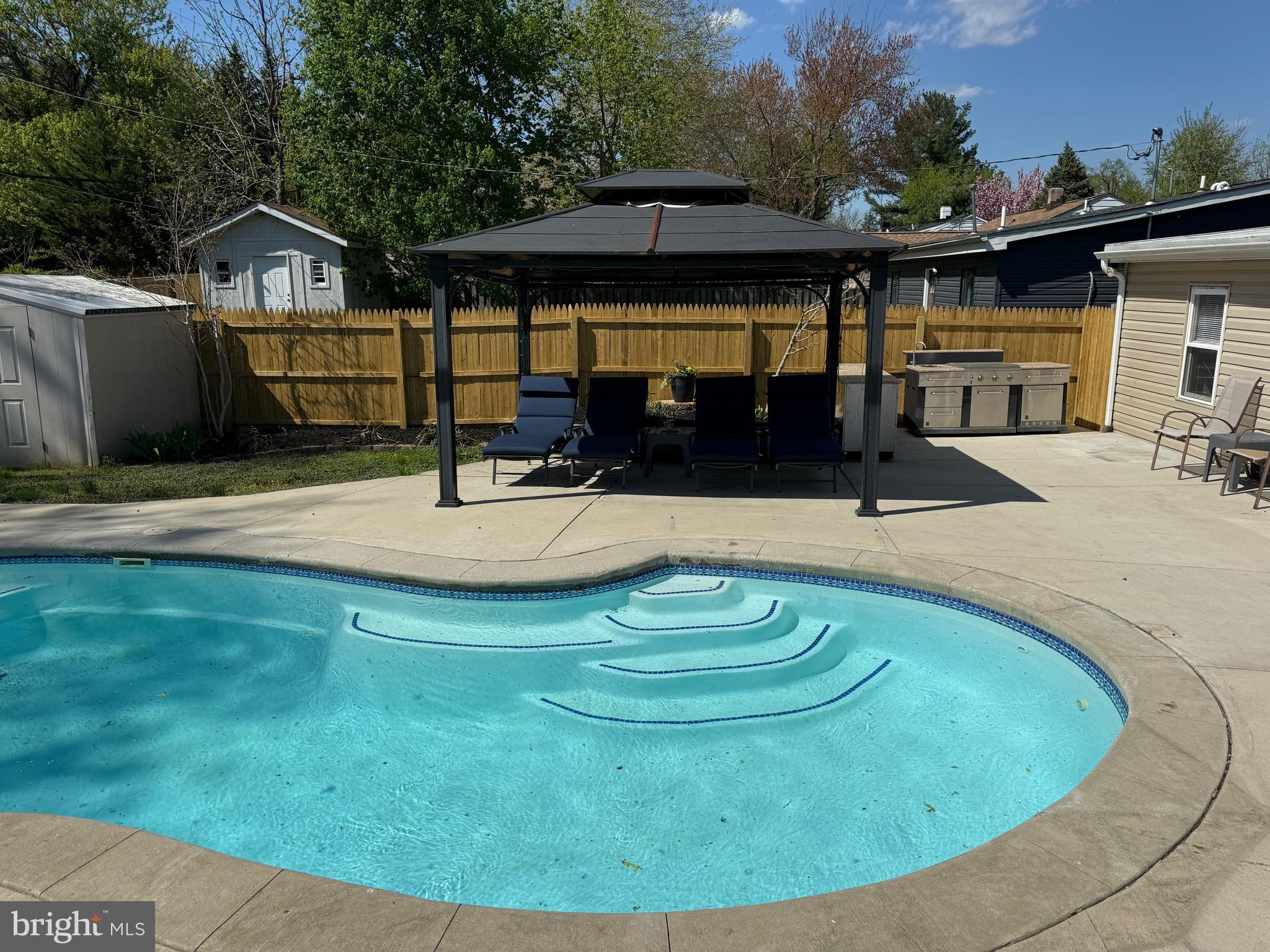 WILLIAMSBURG - Residential