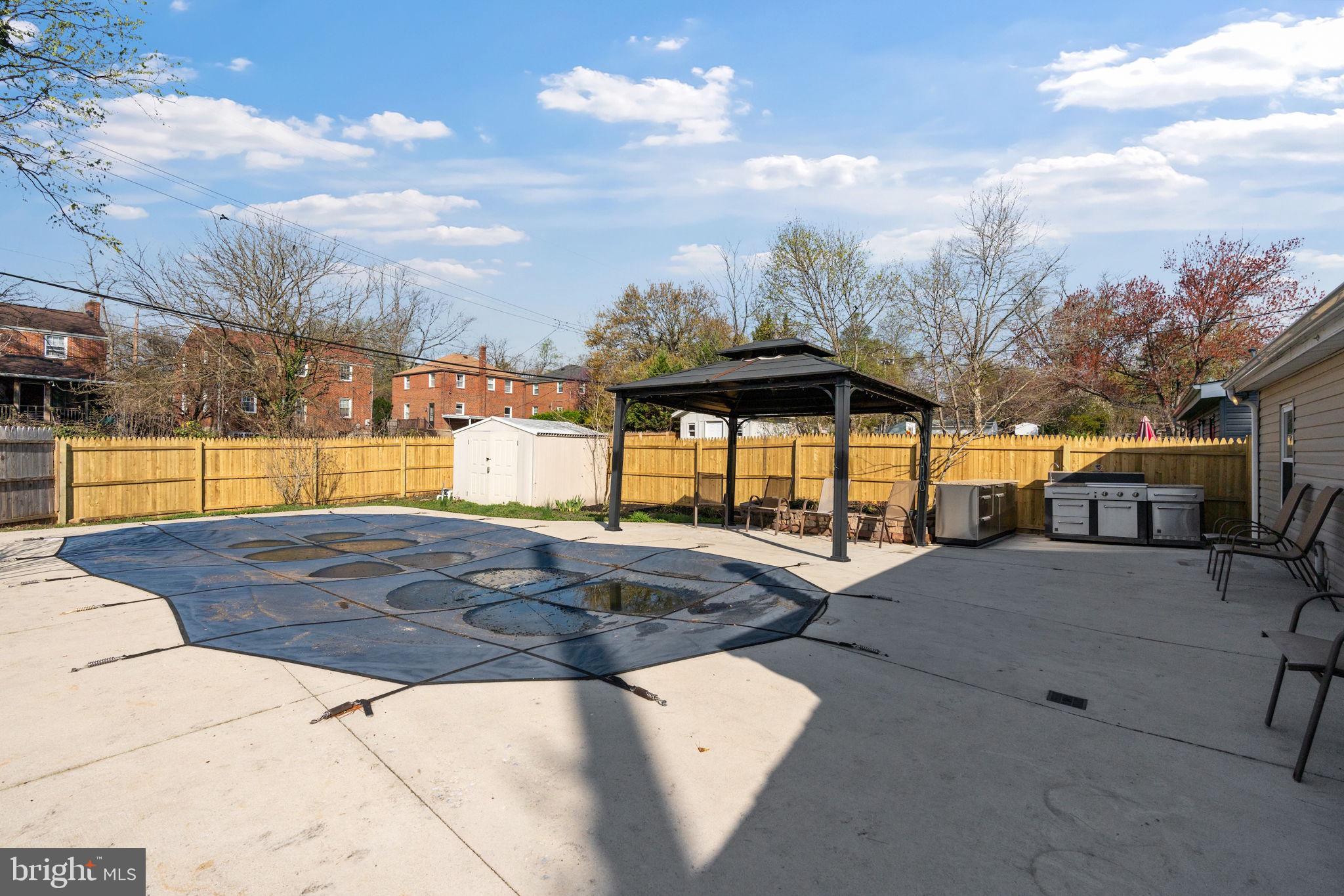 WILLIAMSBURG - Residential