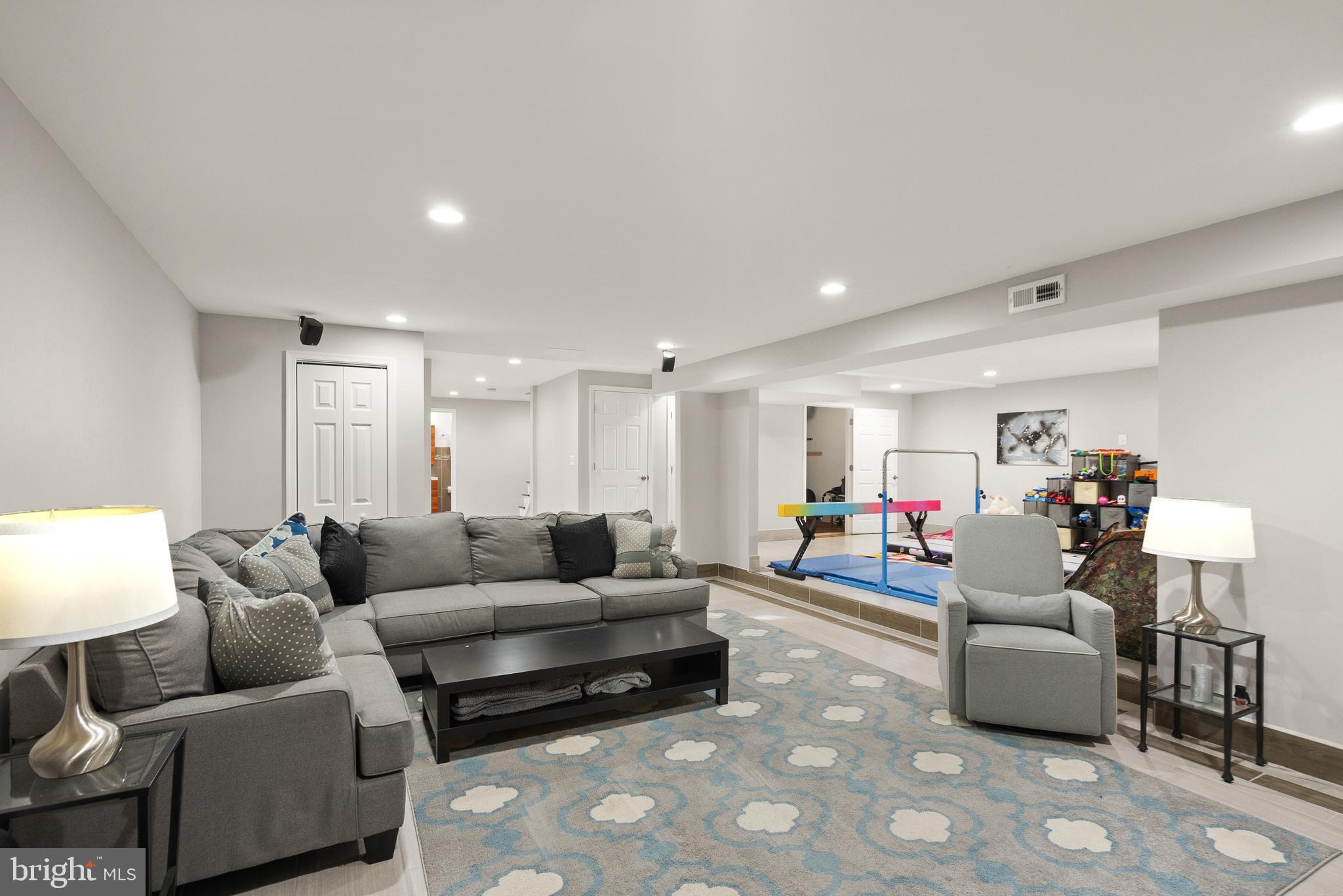 RESTON - Residential