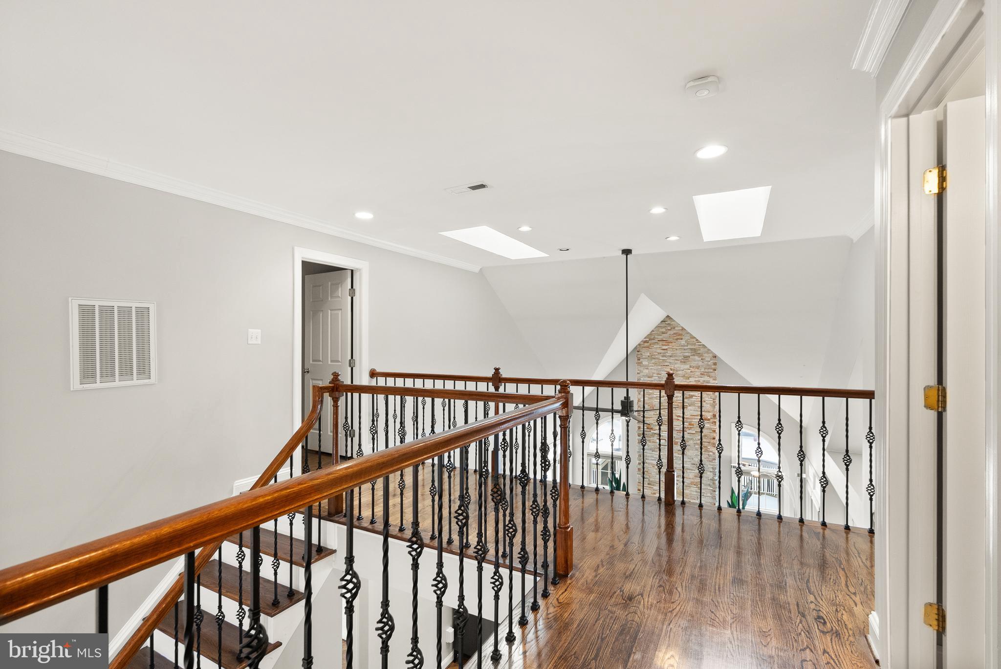 RESTON - Residential