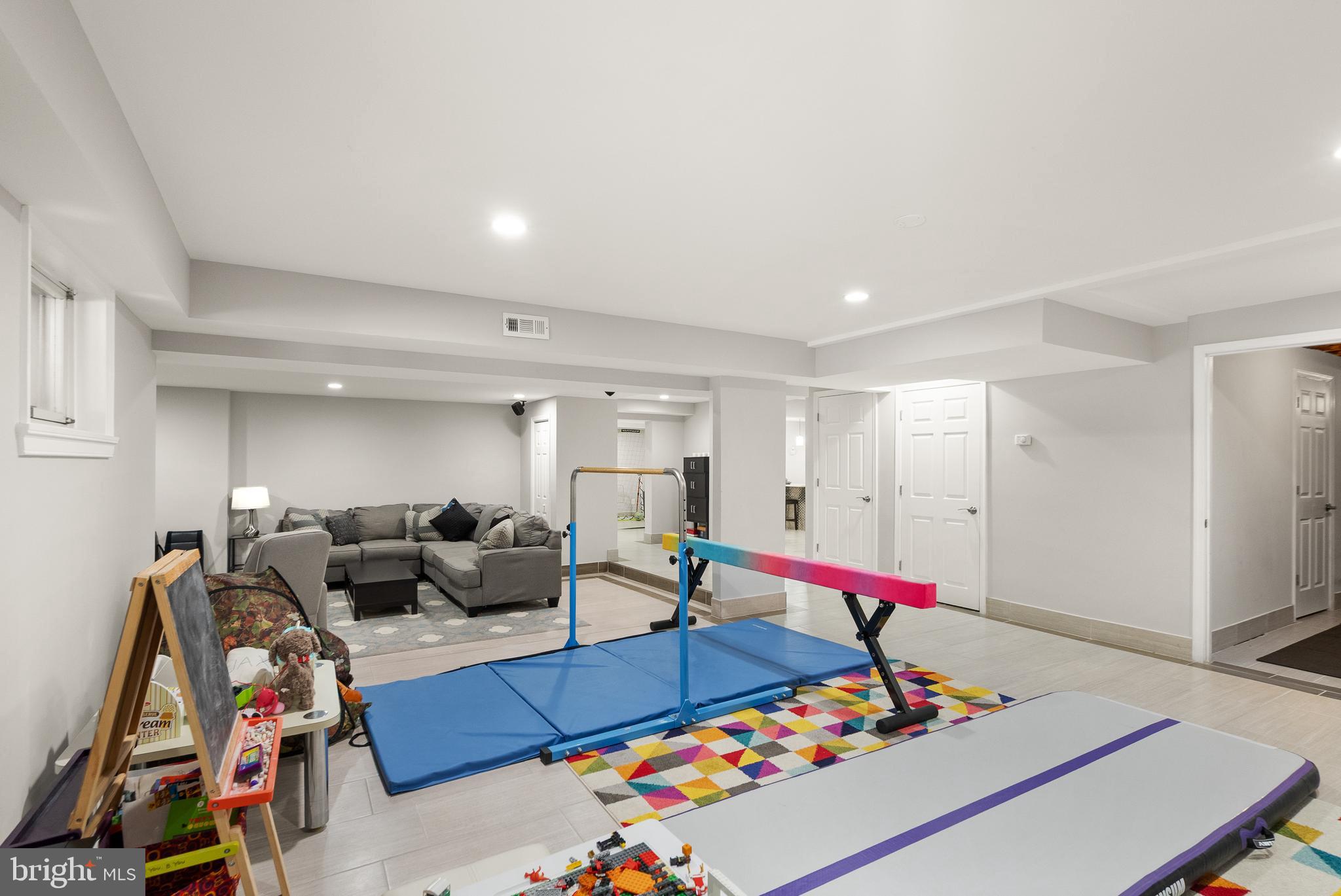 RESTON - Residential