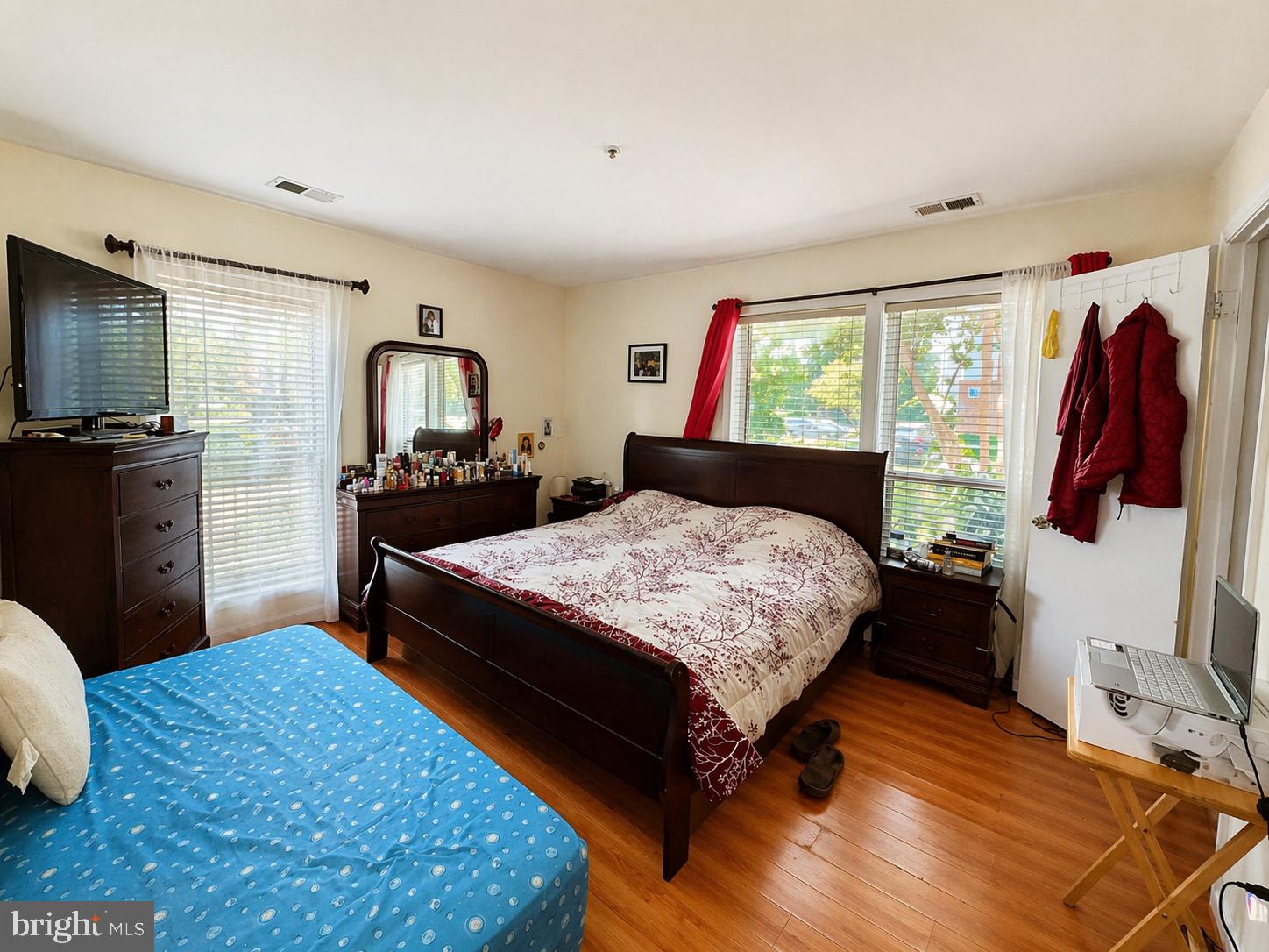 FOUR WINDS AT OAKTON - Residential