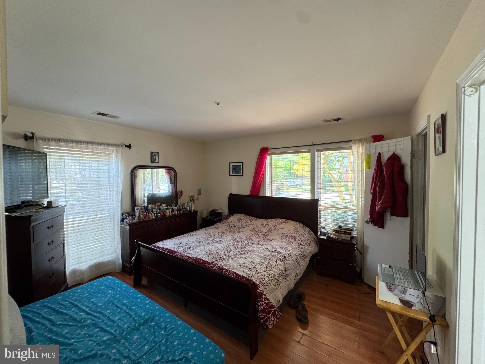 FOUR WINDS AT OAKTON - Residential