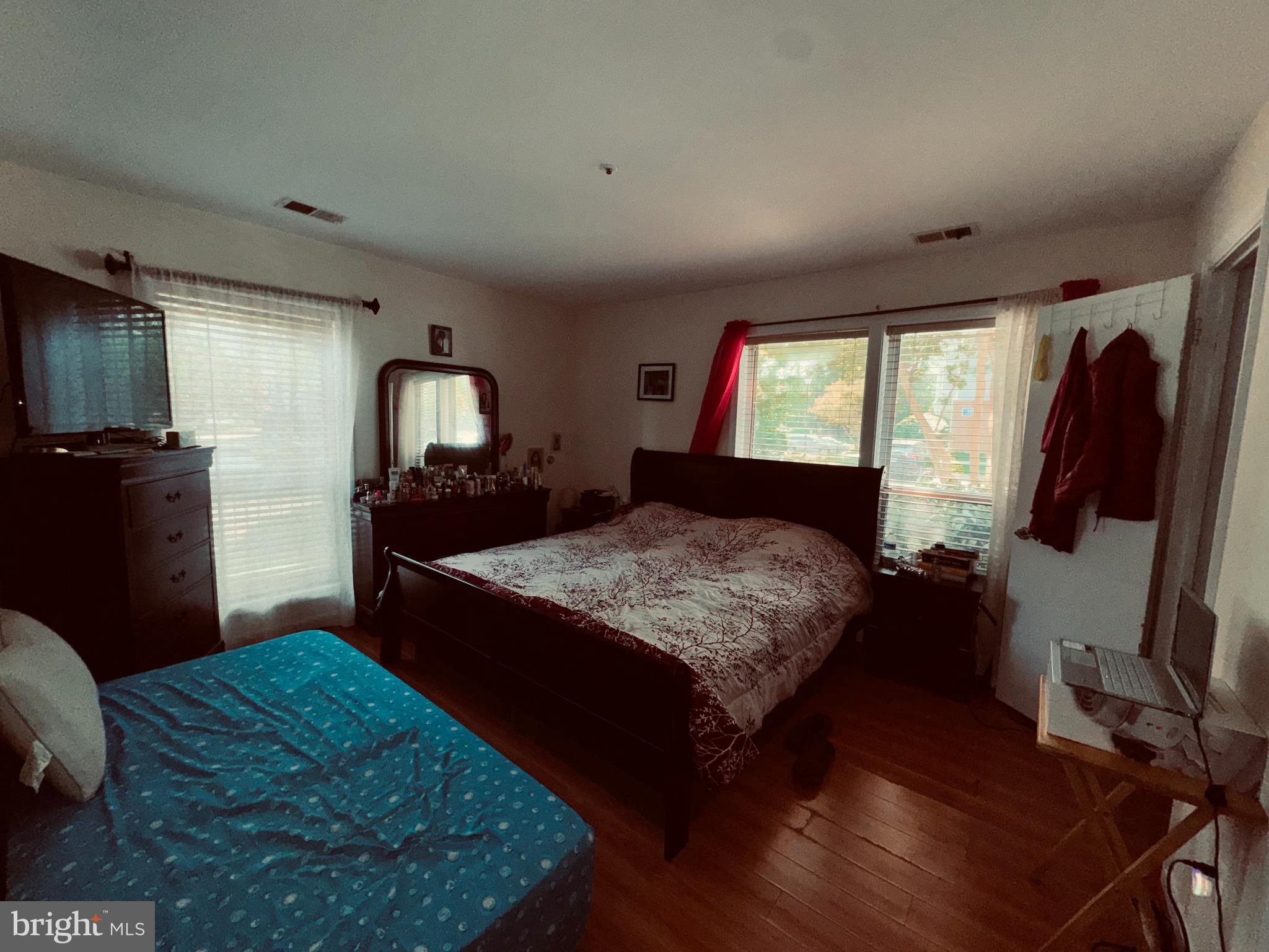 FOUR WINDS AT OAKTON - Residential