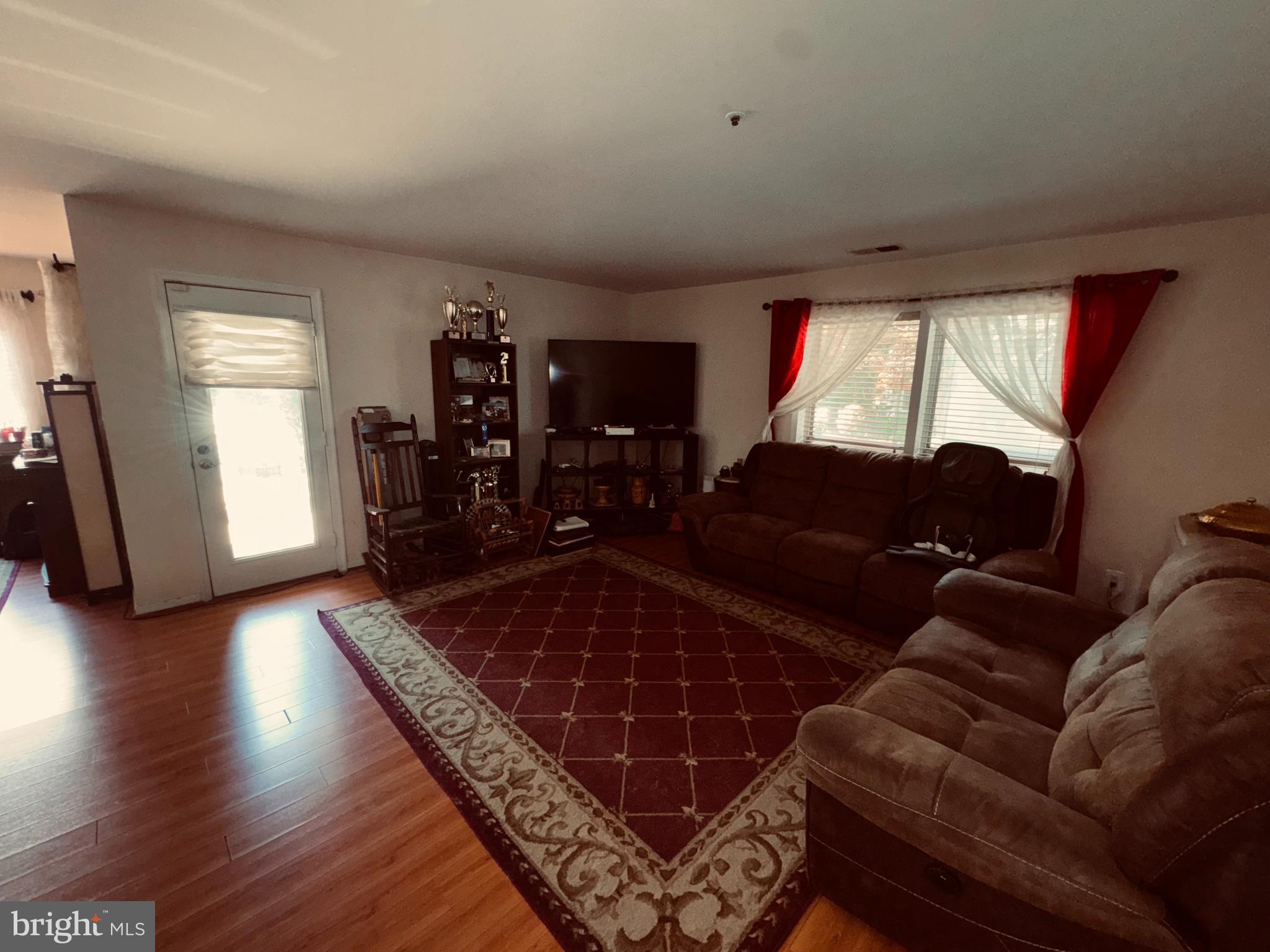 FOUR WINDS AT OAKTON - Residential