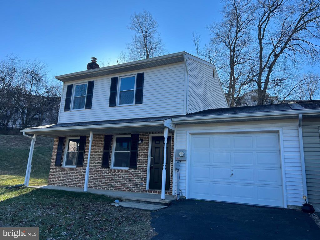 Photo of 21 Russet Lane, Millersville, PA 17551 (MLS # PALA2044748)