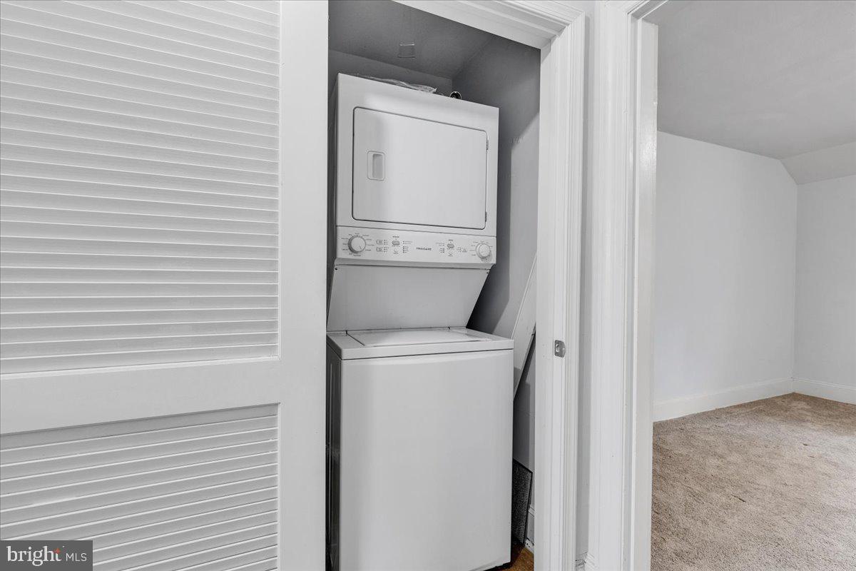 LYON PARK - Residential Lease