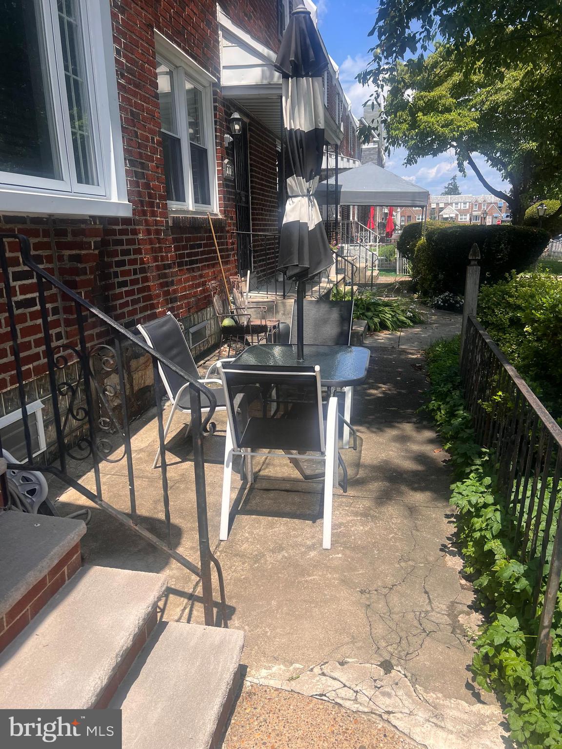 1113 E SLOCUM STREET