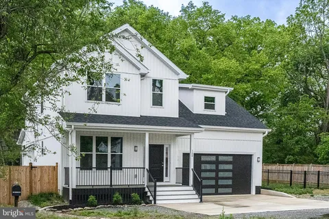 120 E Main Street, Boyce, VA MLS: VACL2003718