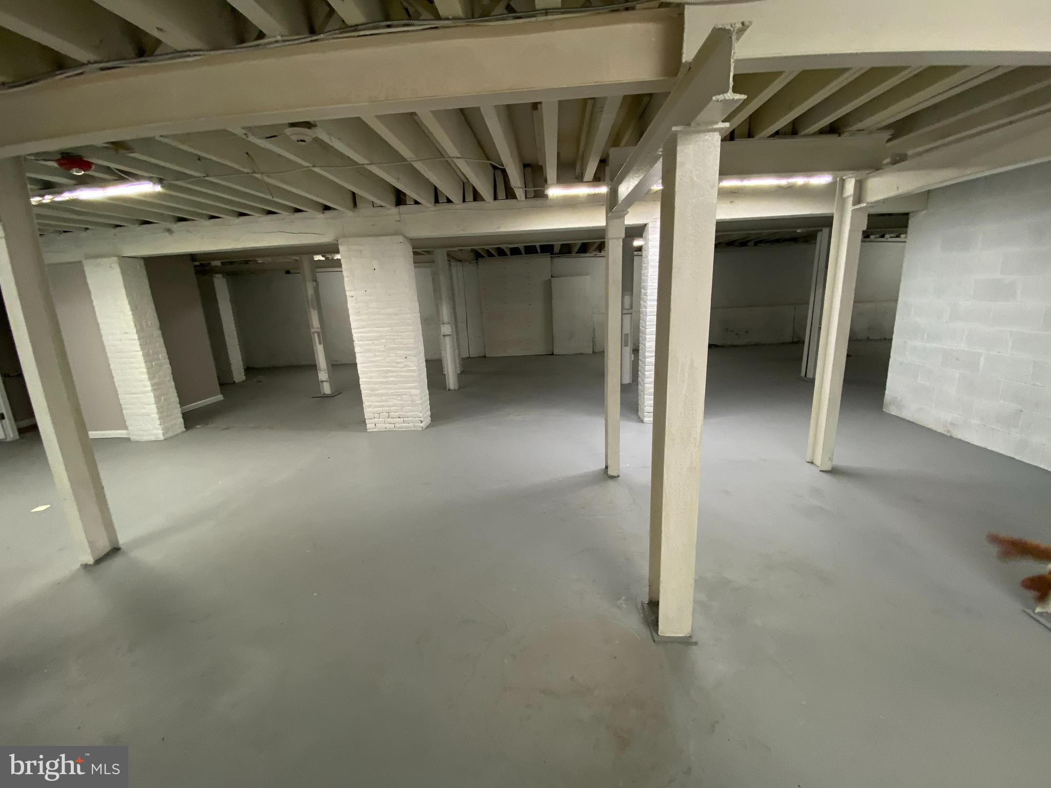 PHILADELPHIA - Commercial Lease