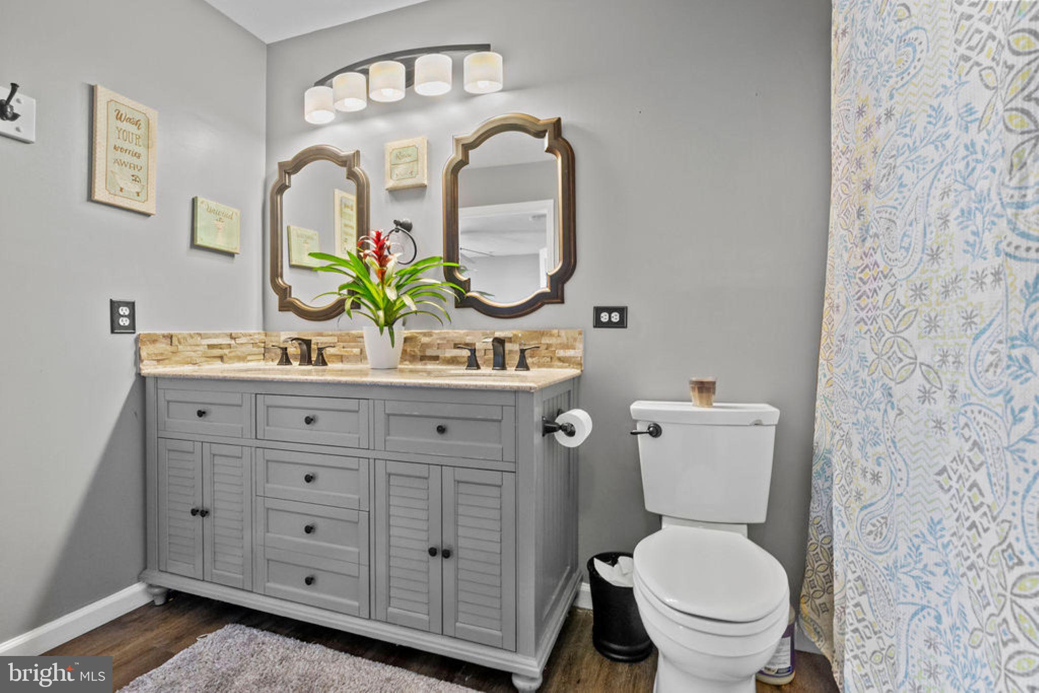 HOLLY WOODS - Residential