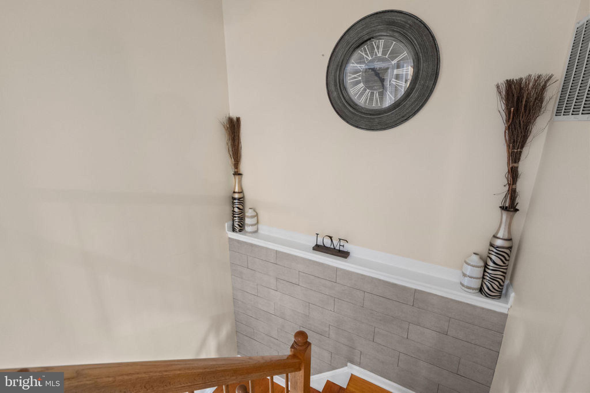 HOLLY WOODS - Residential